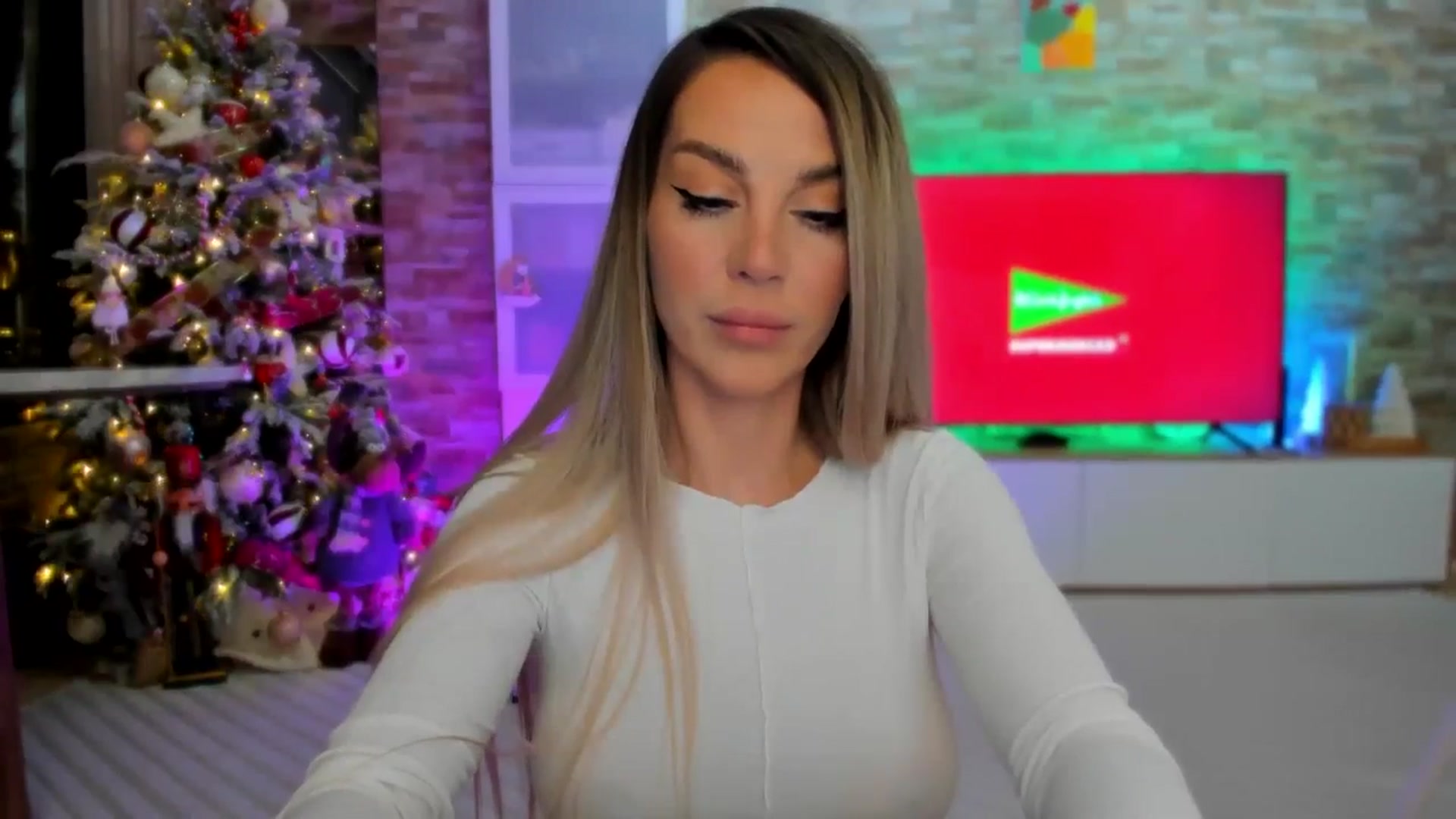 Gallery image thumbnail from Alesia_'s myfreecams stream on, 01/03/2025, 22:51 image 3 of 20