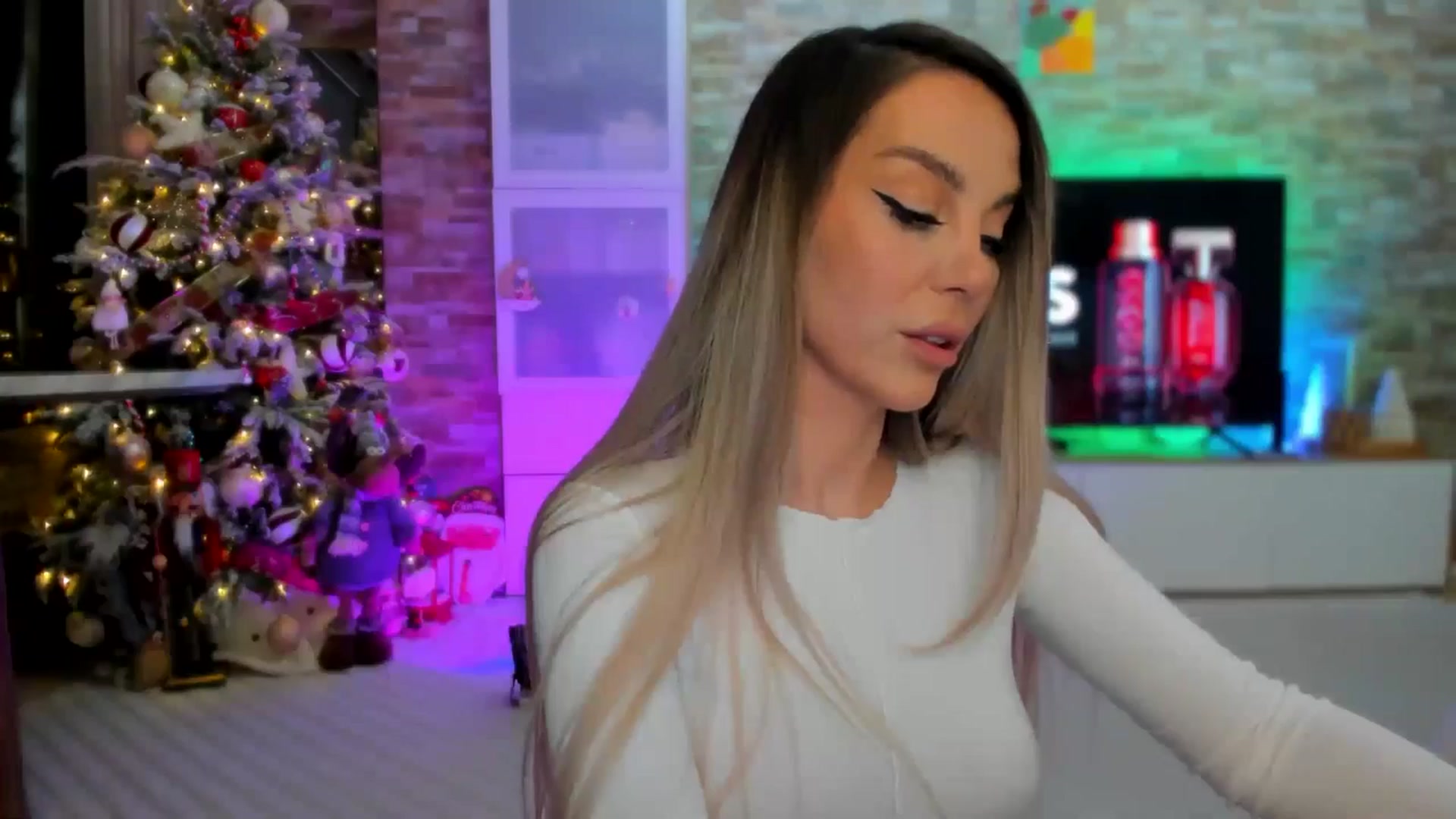 Gallery image thumbnail from Alesia_'s myfreecams stream on, 01/03/2025, 22:51 image 4 of 20