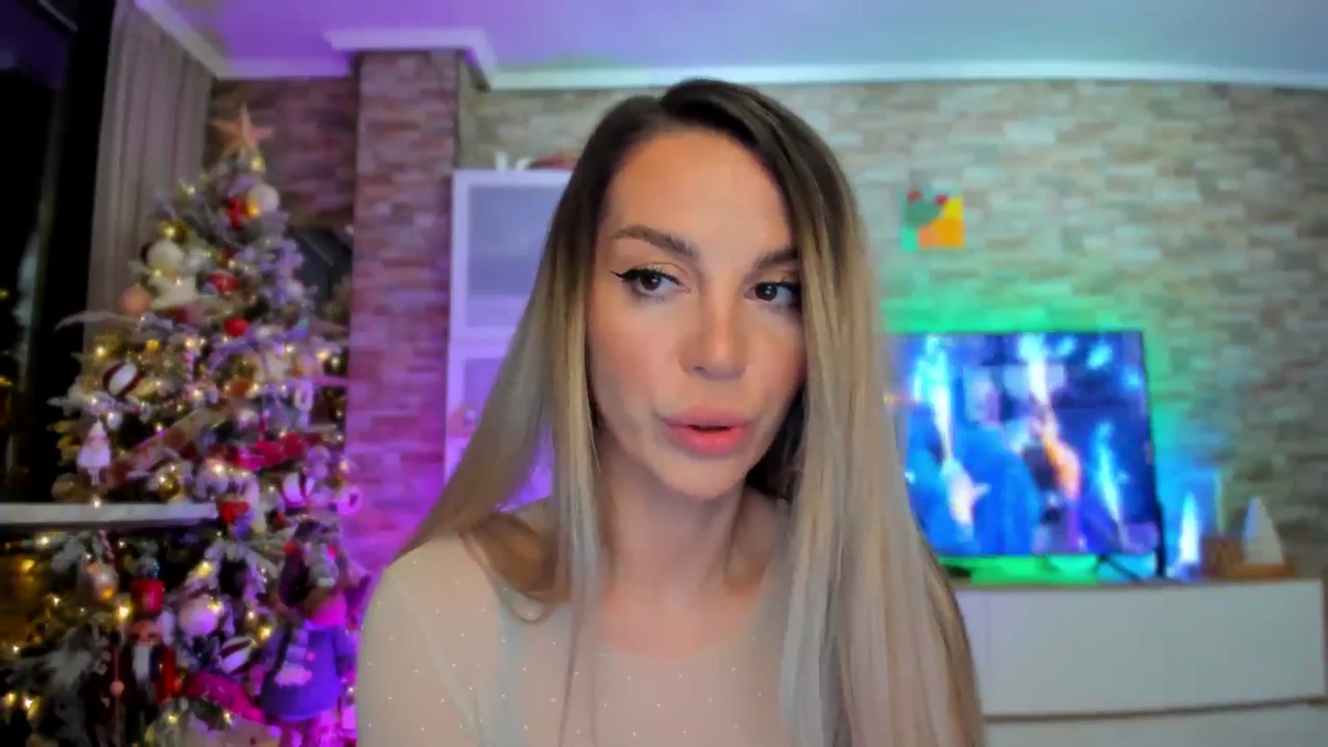 Gallery image thumbnail from Alesia_'s myfreecams stream on, 01/04/2025, 24:26 image 7 of 20