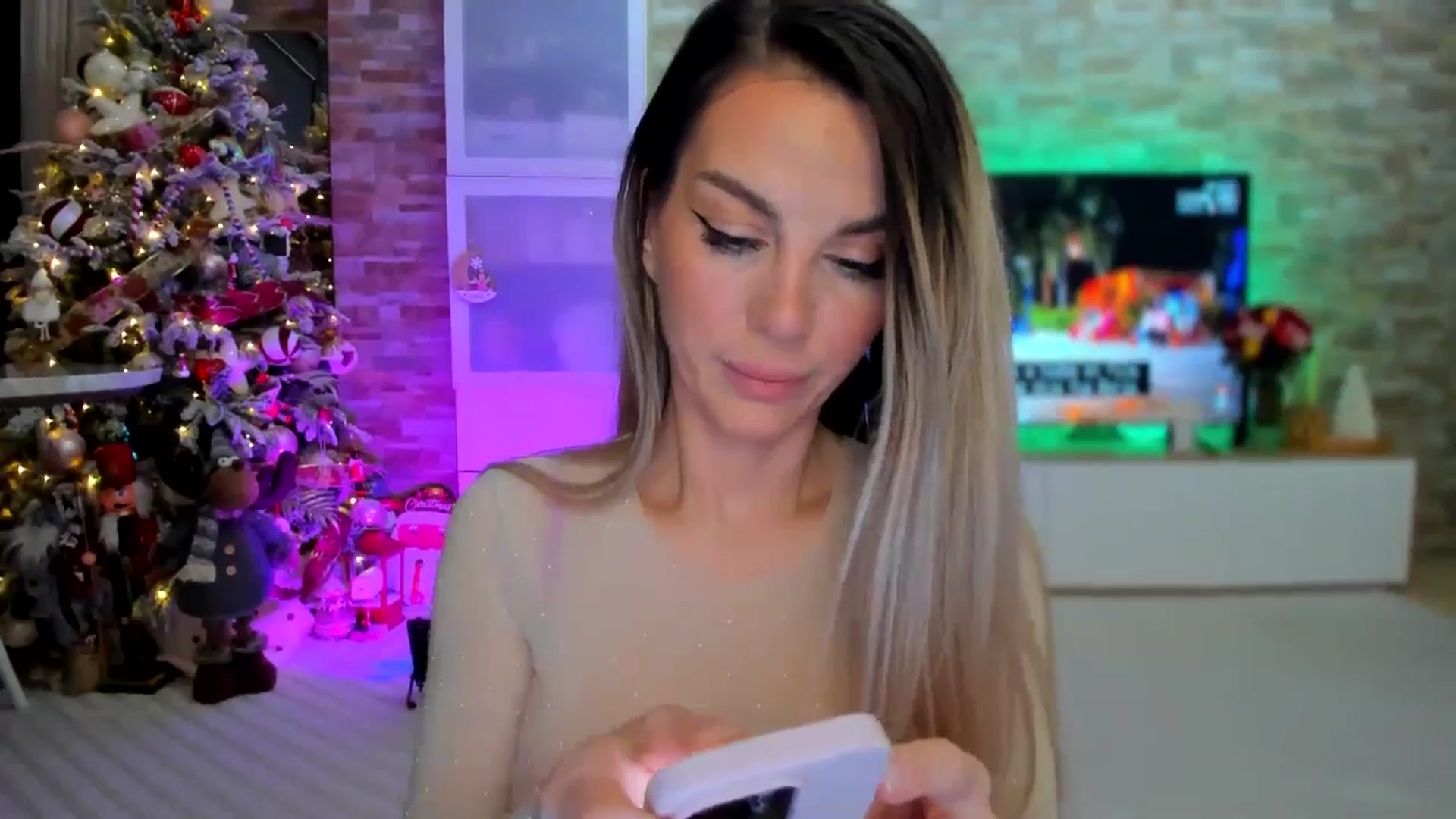 Gallery image thumbnail from Alesia_'s myfreecams stream on, 01/07/2025, 02:16 image 4 of 20