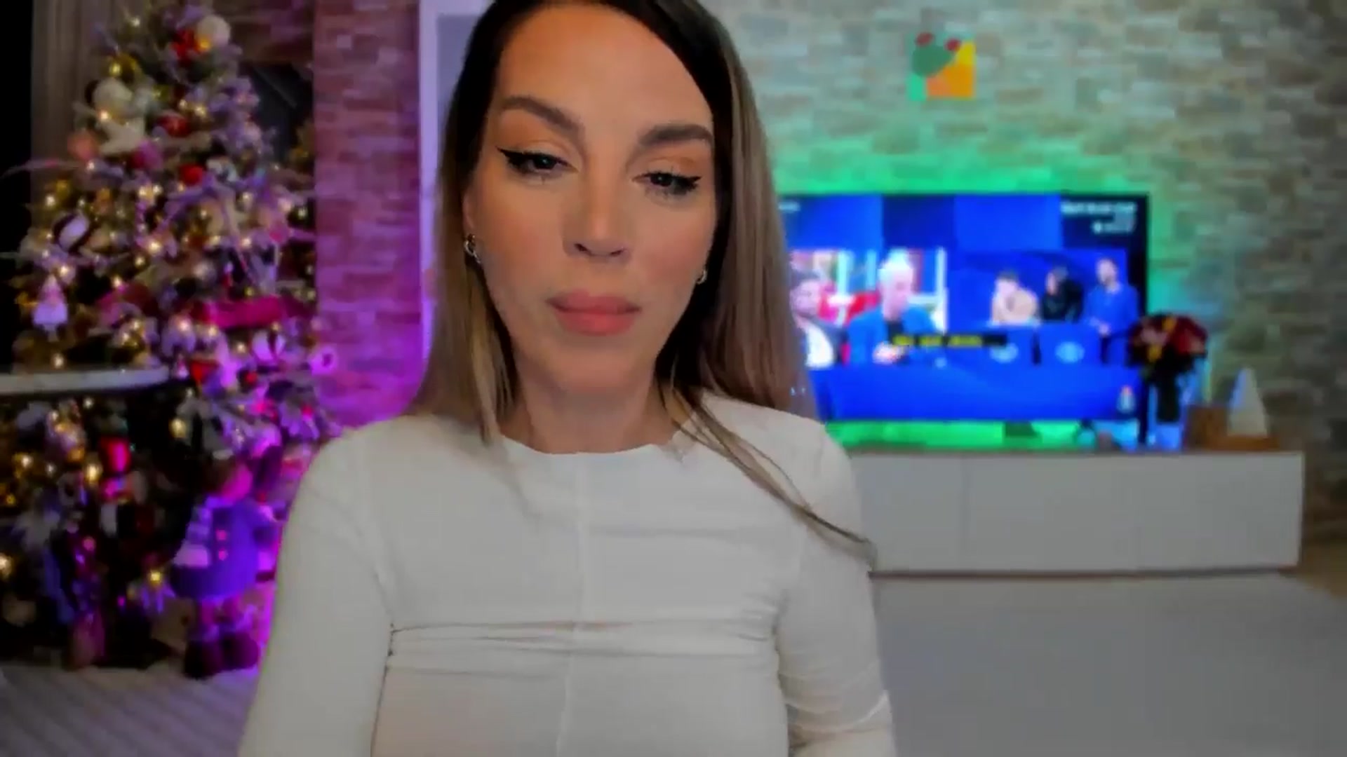 Gallery image thumbnail from Alesia_'s myfreecams stream on, 01/08/2025, 24:37 image 13 of 20
