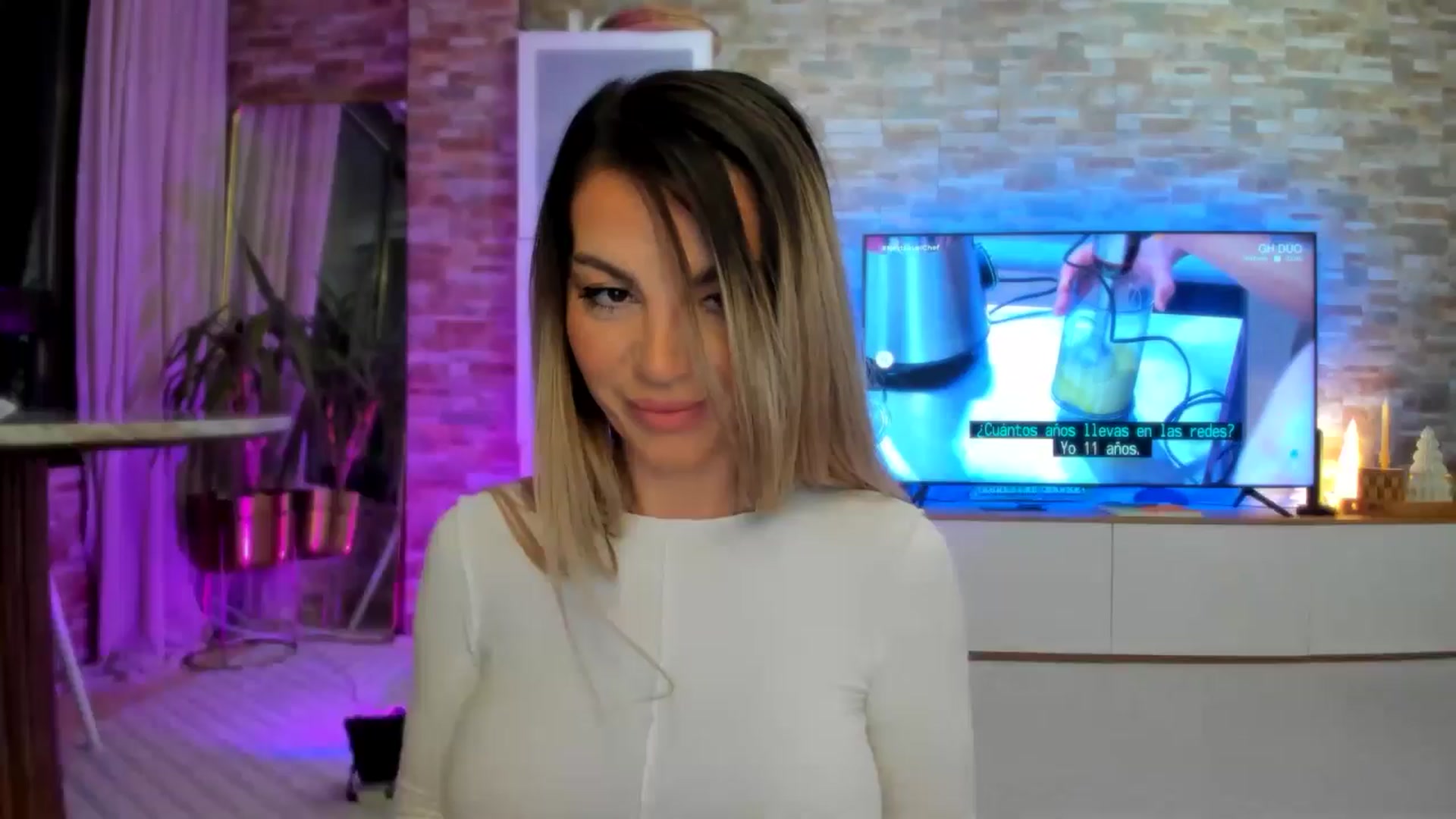Gallery image thumbnail from Alesia_'s myfreecams stream on, 01/09/2025, 24:41 image 1 of 20