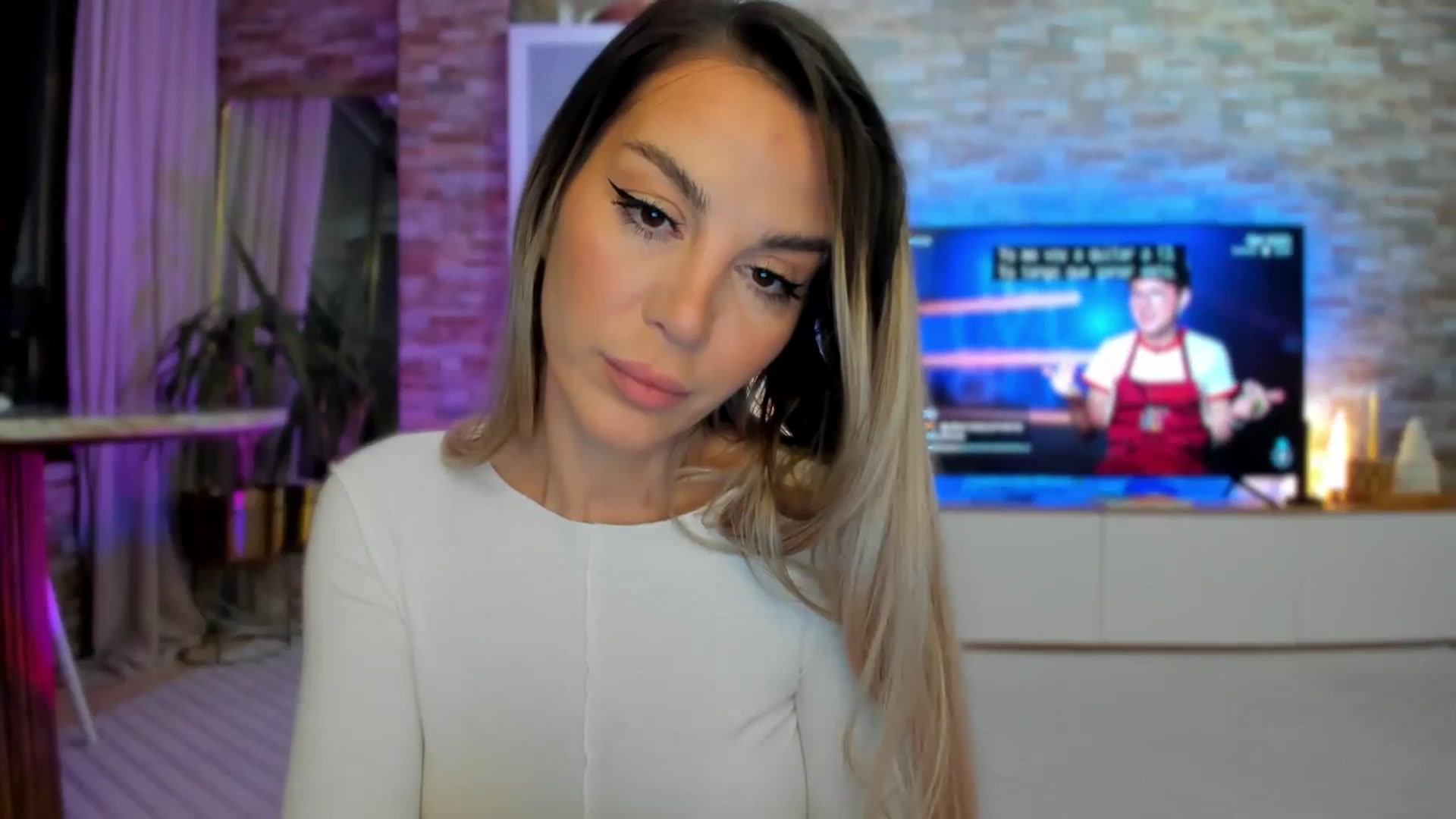 Gallery image thumbnail from Alesia_'s myfreecams stream on, 01/09/2025, 24:41 image 13 of 20