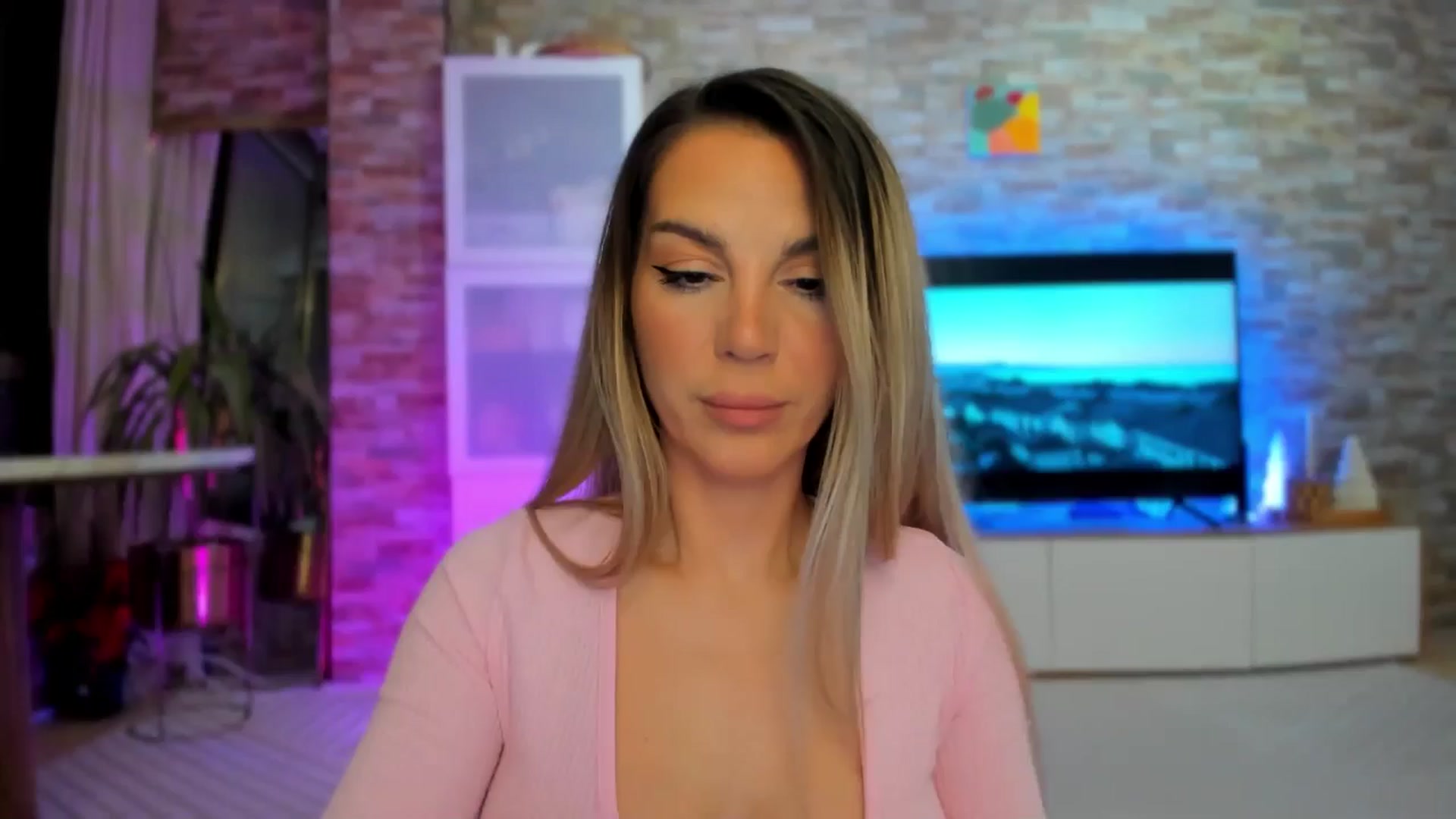 Gallery image thumbnail from Alesia_'s myfreecams stream on, 01/09/2025, 23:53 image 1 of 20
