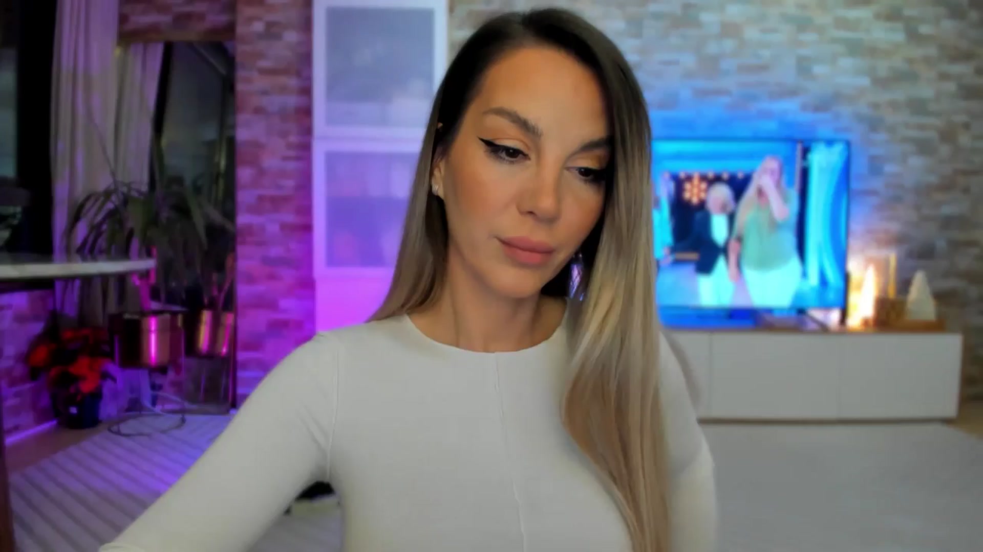 Gallery image thumbnail from Alesia_'s myfreecams stream on, 01/12/2025, 24:57 image 1 of 20