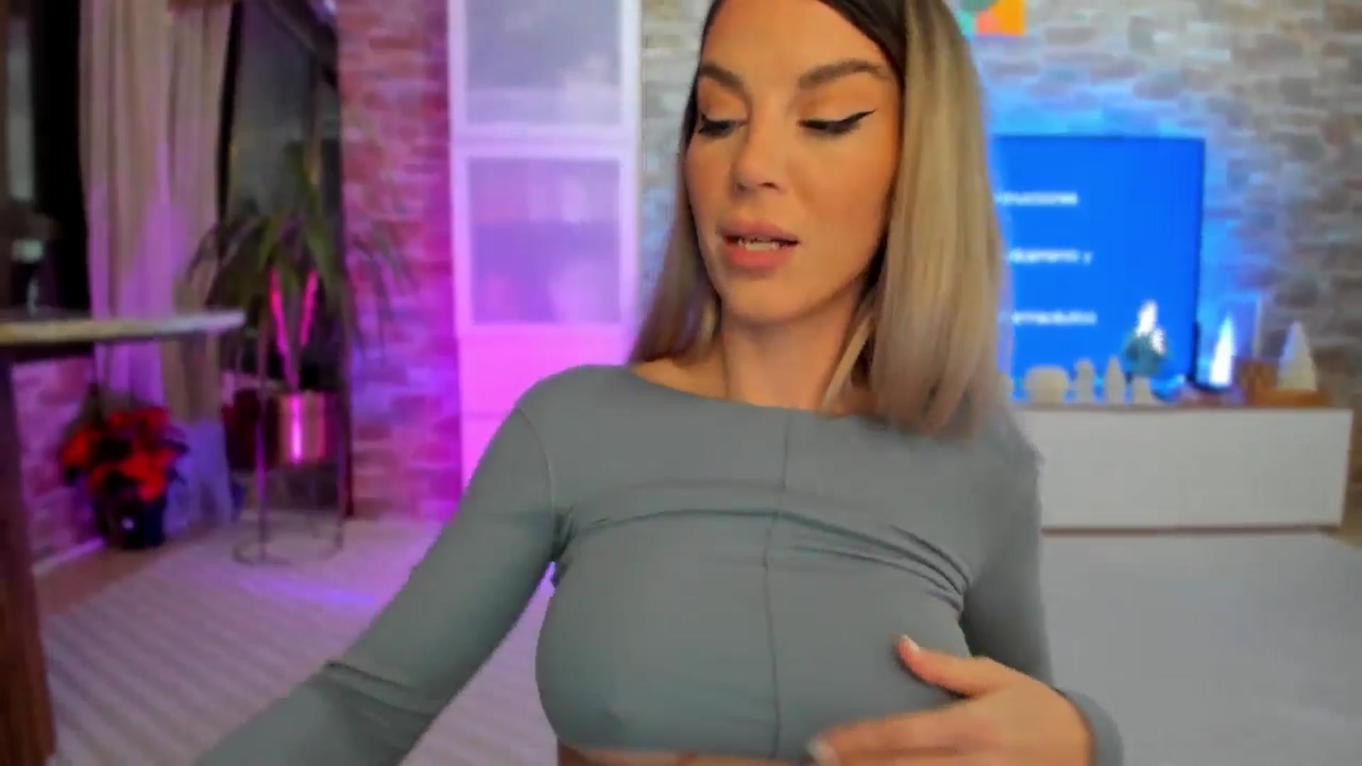 Gallery image thumbnail from Alesia_'s myfreecams stream on, 01/13/2025, 24:03 image 8 of 20