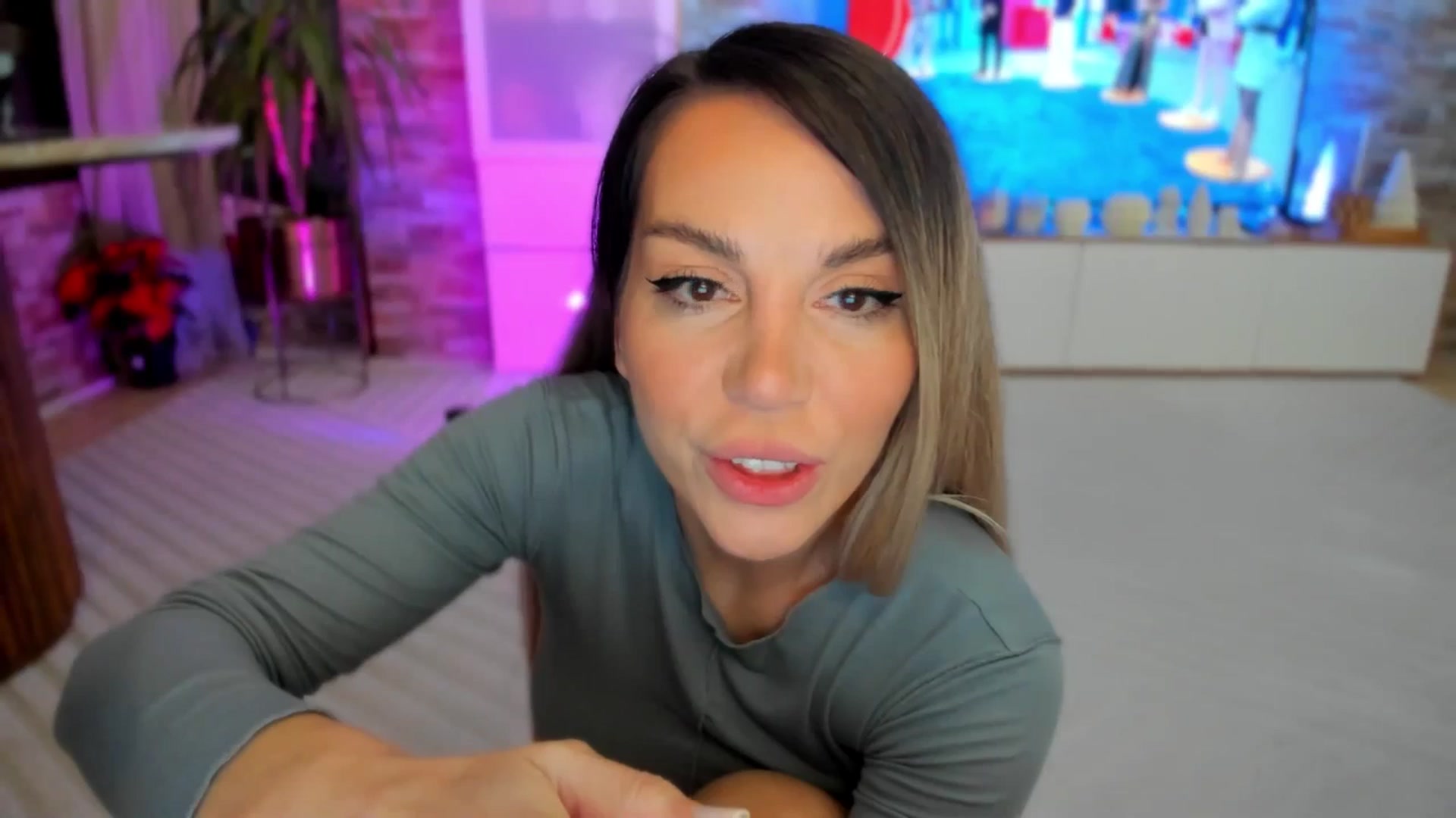 Gallery image thumbnail from Alesia_'s myfreecams stream on, 01/13/2025, 24:44 image 2 of 20