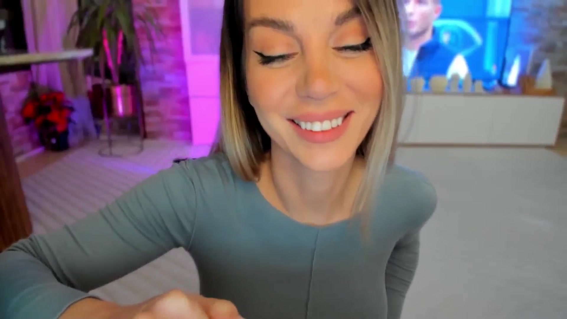 Gallery image thumbnail from Alesia_'s myfreecams stream on, 01/13/2025, 24:44 image 4 of 20