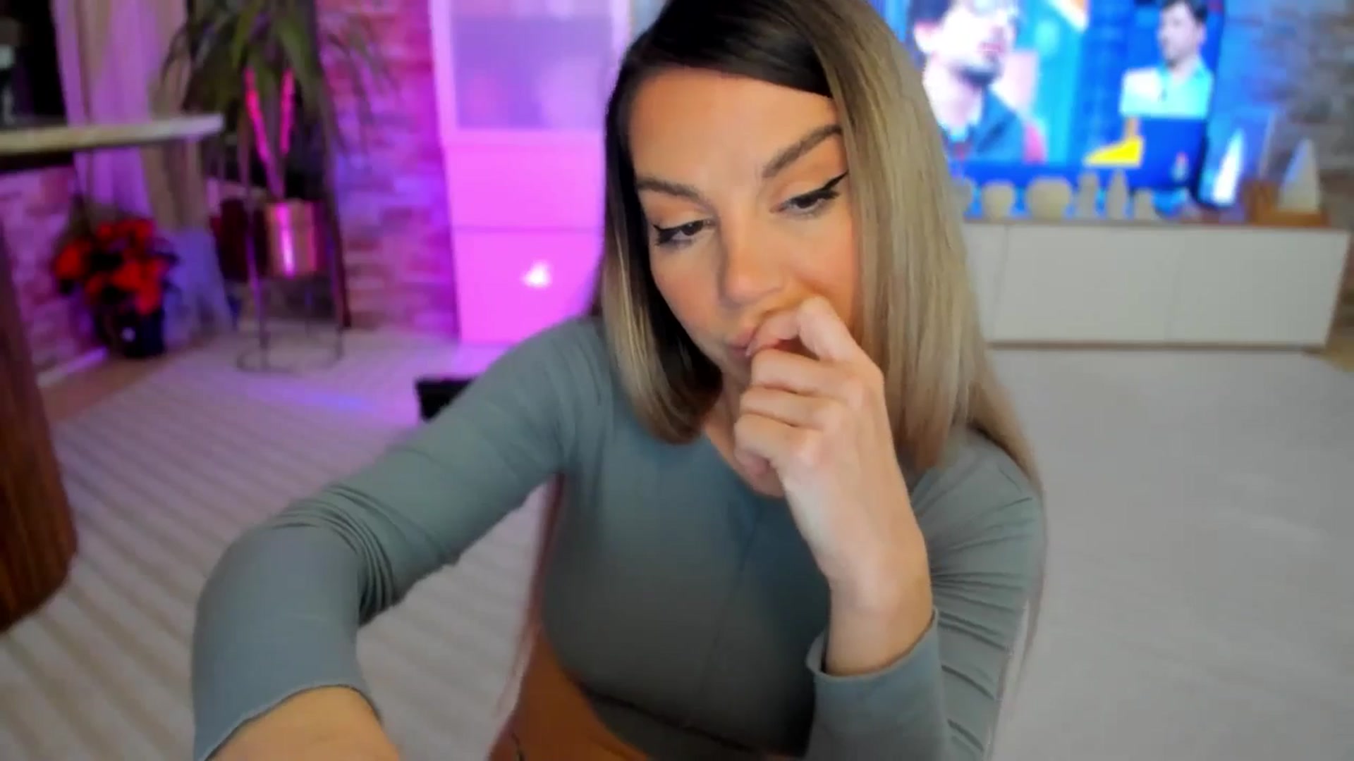 Gallery image thumbnail from Alesia_'s myfreecams stream on, 01/13/2025, 24:44 image 20 of 20
