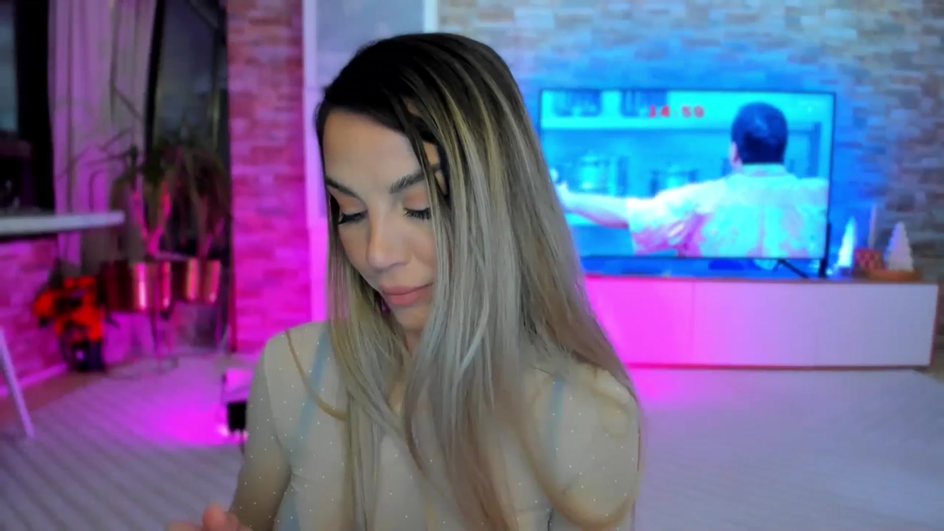 Gallery image thumbnail from Alesia_'s myfreecams stream on, 01/16/2025, 24:38 image 6 of 20