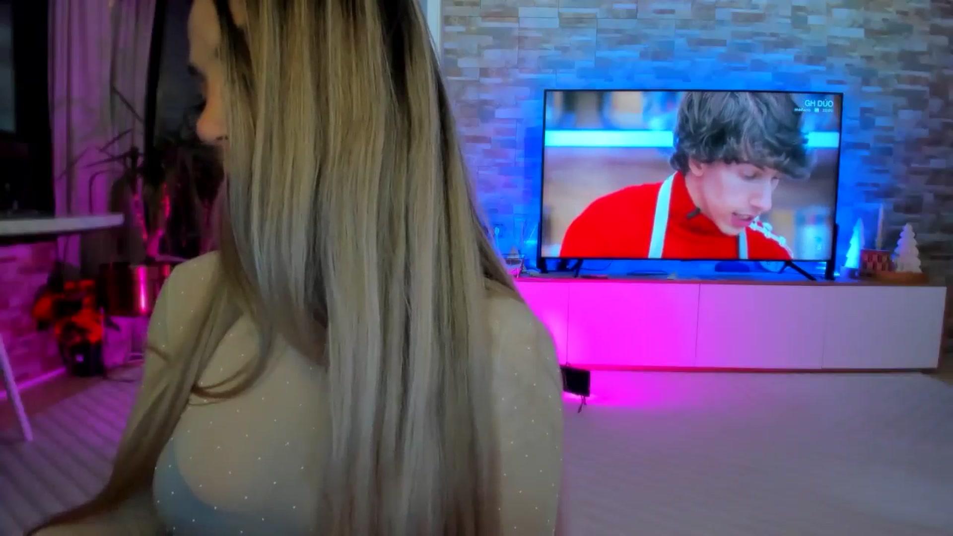 Gallery image thumbnail from Alesia_'s myfreecams stream on, 01/16/2025, 24:38 image 5 of 20