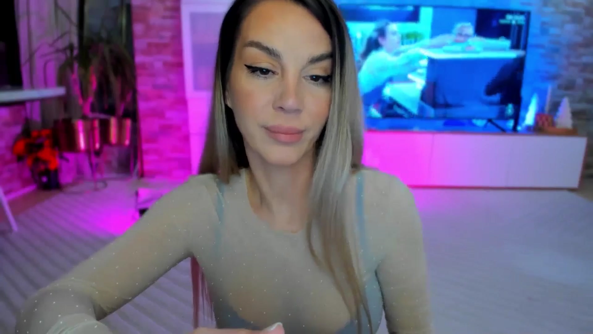 Gallery image thumbnail from Alesia_'s myfreecams stream on, 01/16/2025, 24:38 image 8 of 20