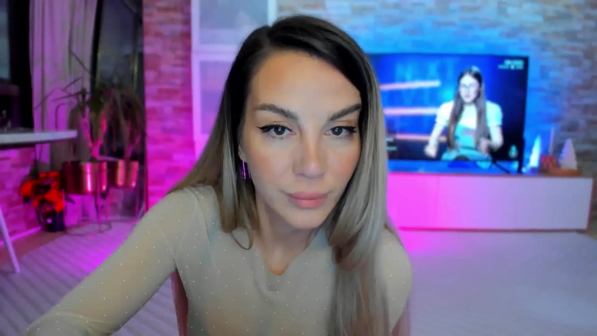 Gallery image thumbnail from Alesia_'s myfreecams stream on, 01/16/2025, 24:38 image 4 of 20