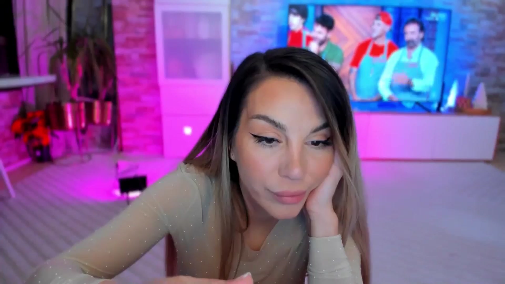 Gallery image thumbnail from Alesia_'s myfreecams stream on, 01/16/2025, 24:38 image 11 of 20