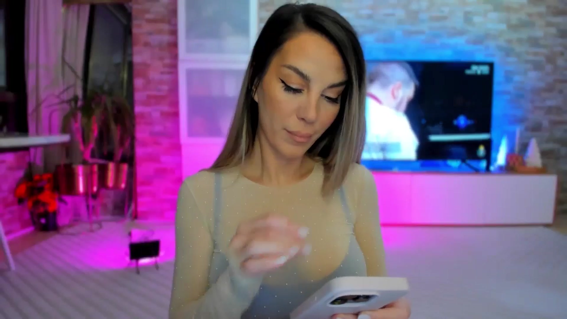 Gallery image thumbnail from Alesia_'s myfreecams stream on, 01/16/2025, 24:41 image 2 of 20
