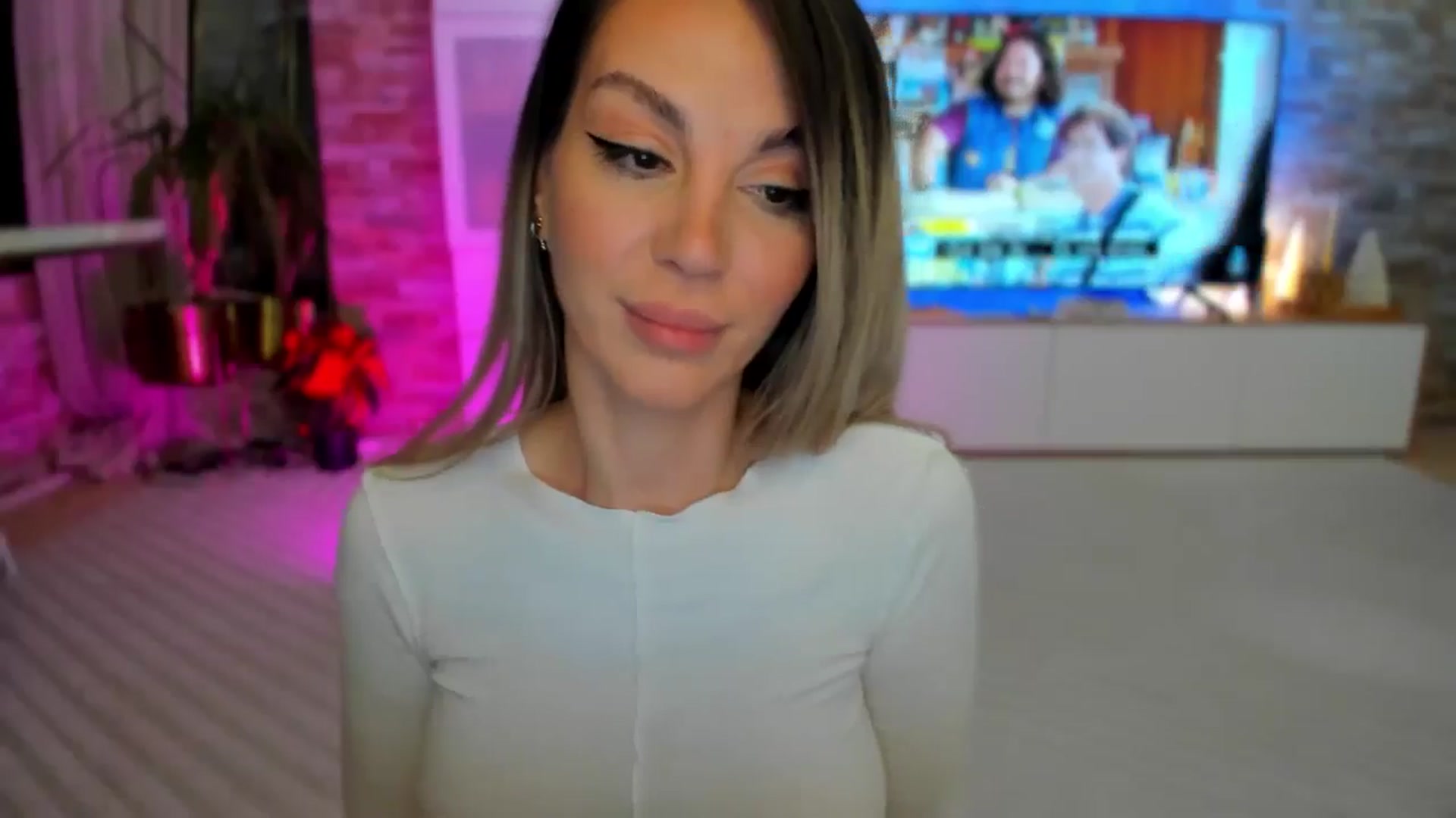 Gallery image thumbnail from Alesia_'s myfreecams stream on, 01/19/2025, 02:03 image 16 of 20