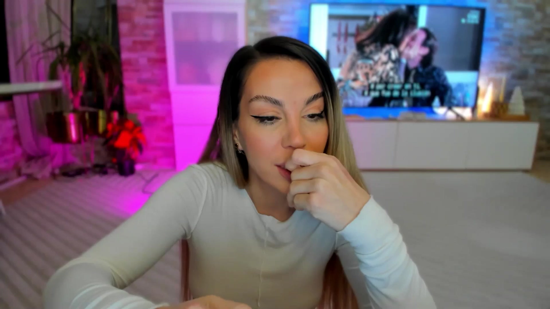 Gallery image thumbnail from Alesia_'s myfreecams stream on, 01/19/2025, 02:03 image 15 of 20