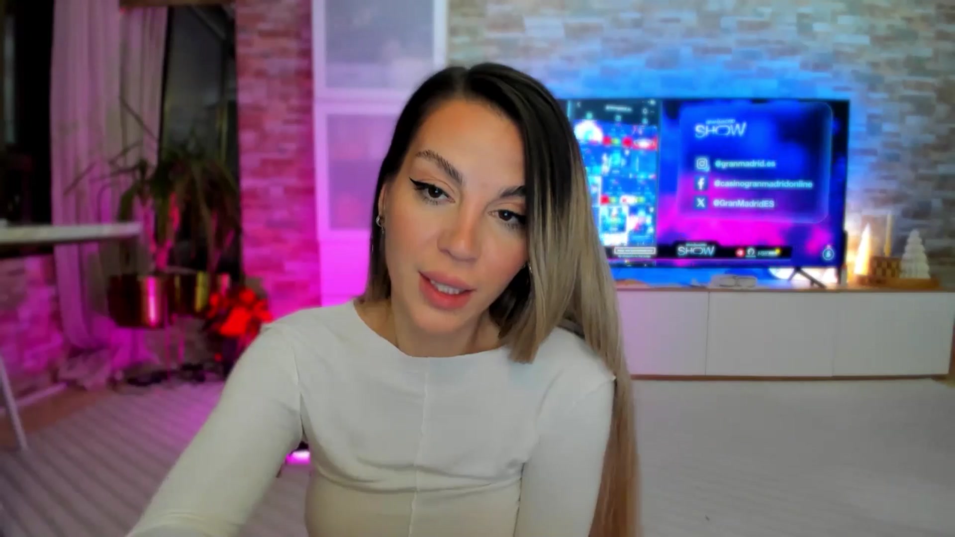 Gallery image thumbnail from Alesia_'s myfreecams stream on, 01/19/2025, 02:03 image 10 of 20