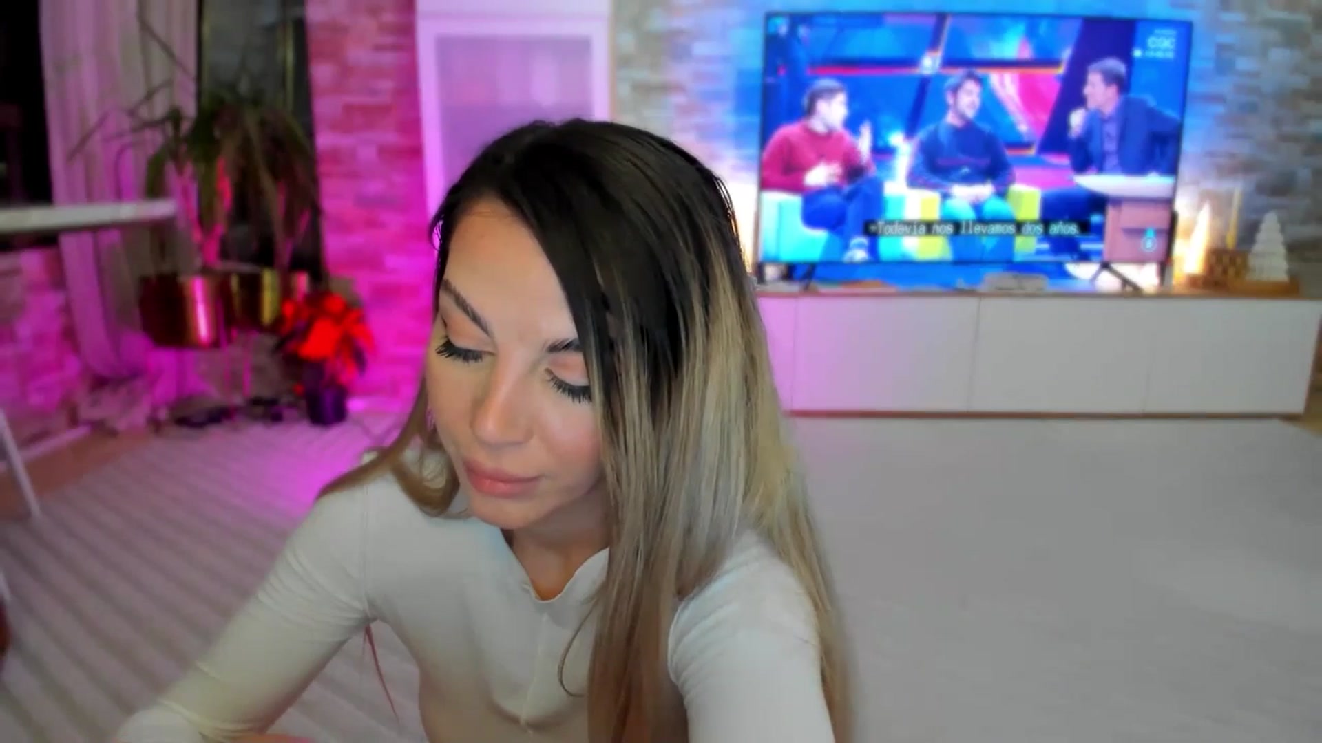 Gallery image thumbnail from Alesia_'s myfreecams stream on, 01/19/2025, 02:03 image 19 of 20