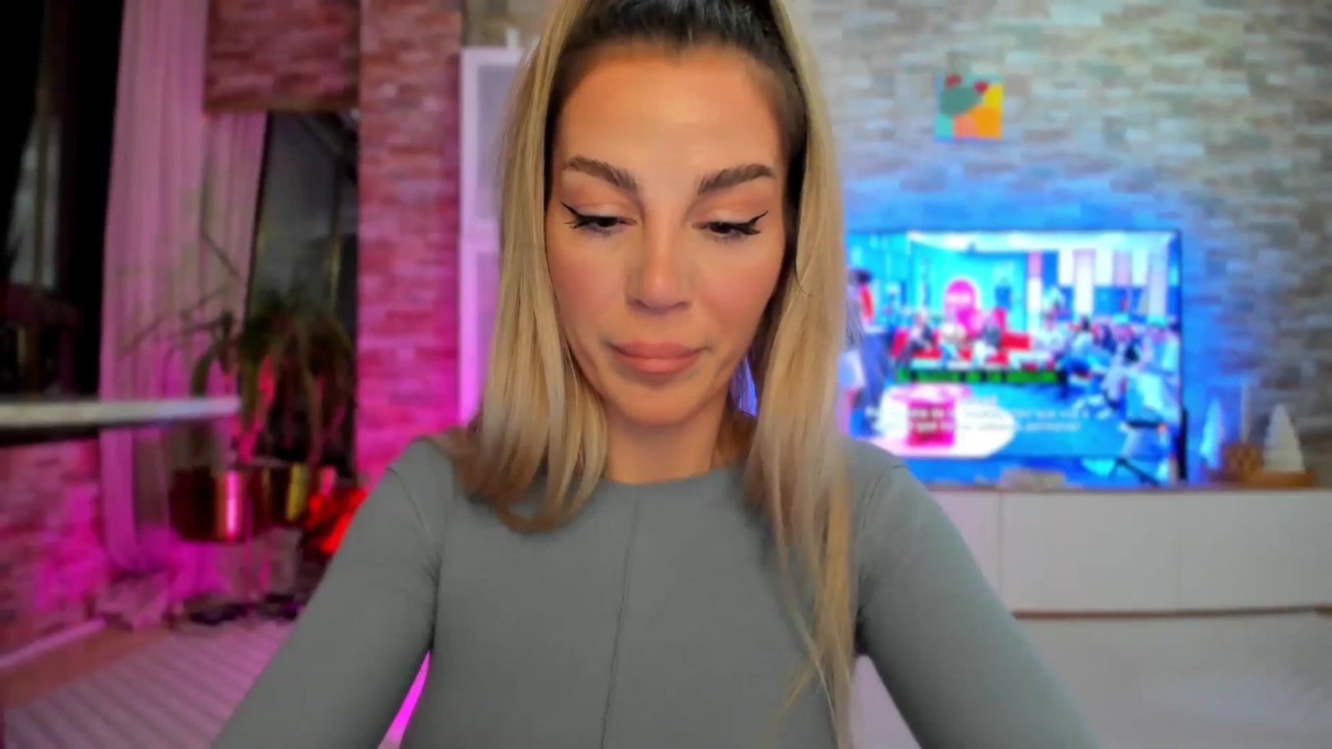 Gallery image thumbnail from Alesia_'s myfreecams stream on, 01/20/2025, 24:39 image 7 of 20