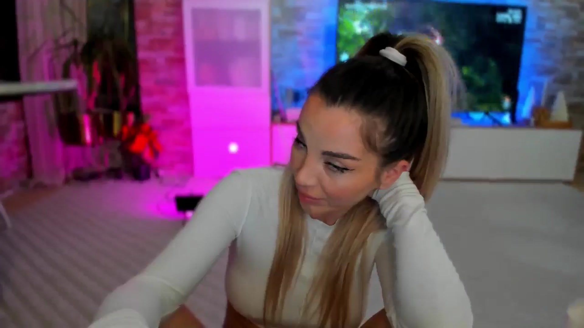 Gallery image thumbnail from Alesia_'s myfreecams stream on, 01/21/2025, 24:02 image 19 of 20