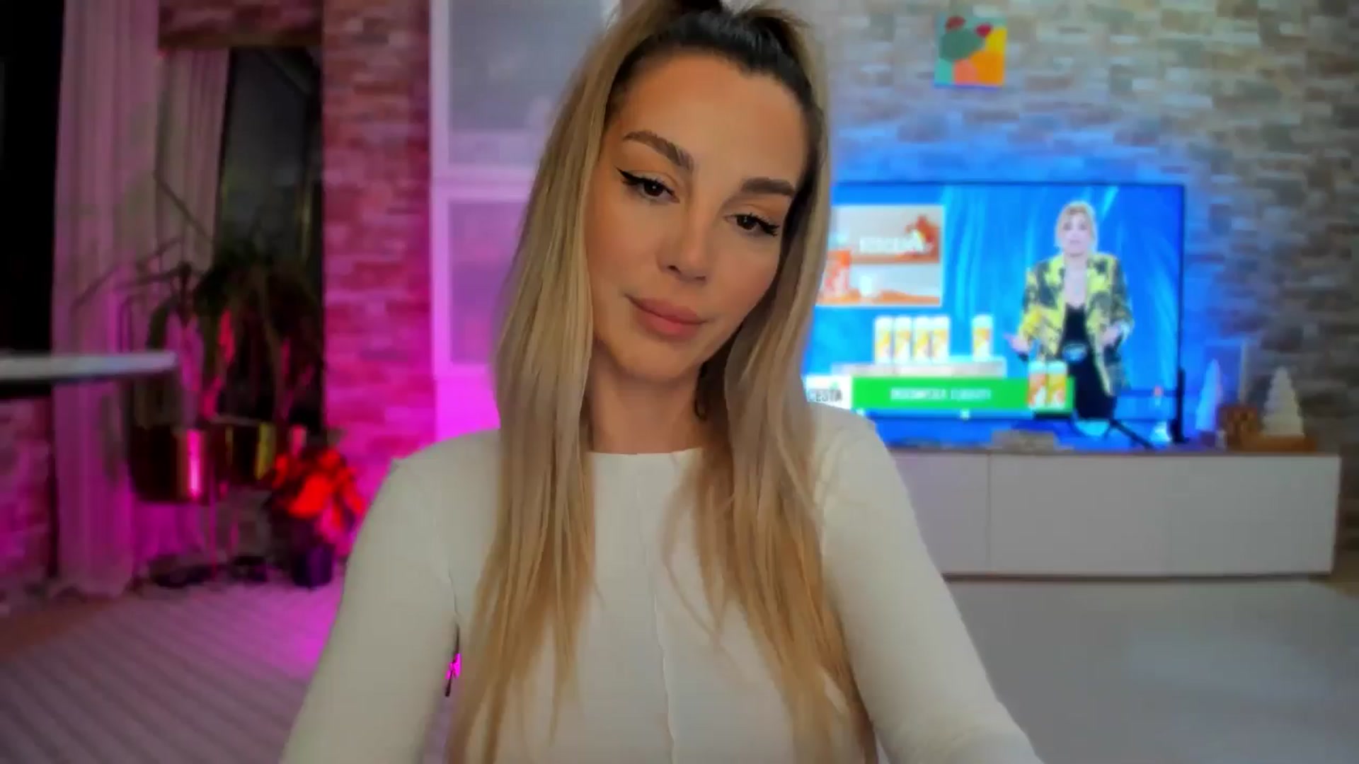Gallery image thumbnail from Alesia_'s myfreecams stream on, 01/21/2025, 24:02 image 1 of 20