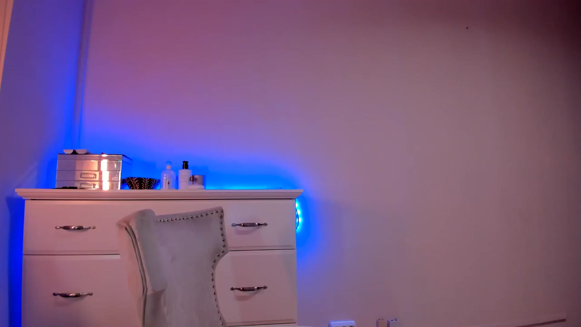 Gallery image thumbnail from Alesia_'s myfreecams stream on, 01/28/2025, 24:18 image 7 of 20