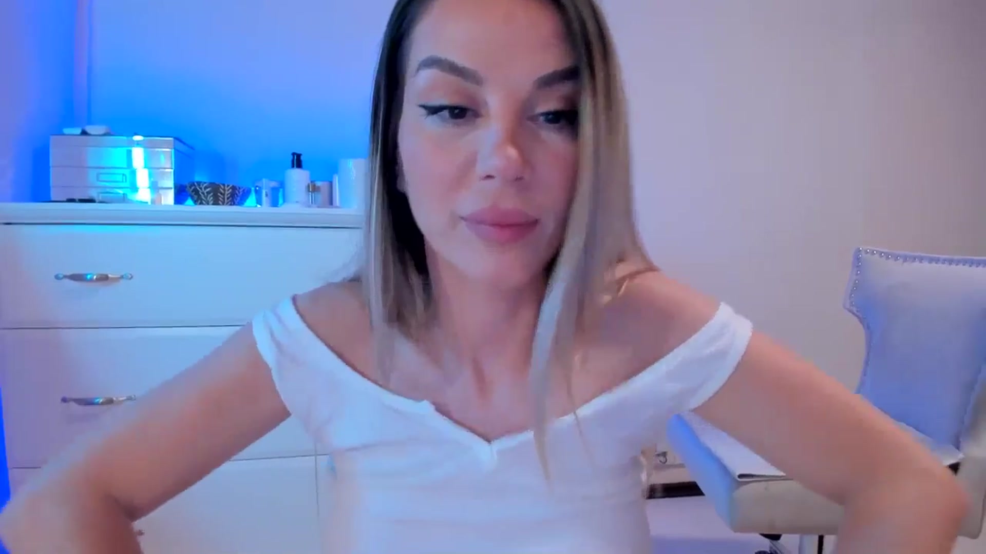 Gallery image thumbnail from Alesia_'s myfreecams stream on, 01/30/2025, 24:02 image 13 of 20