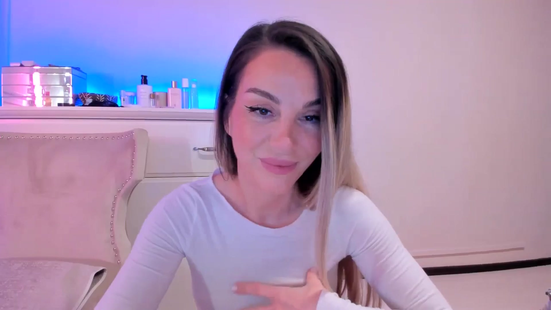 Gallery image thumbnail from Alesia_'s myfreecams stream on, 01/30/2025, 22:33 image 10 of 20