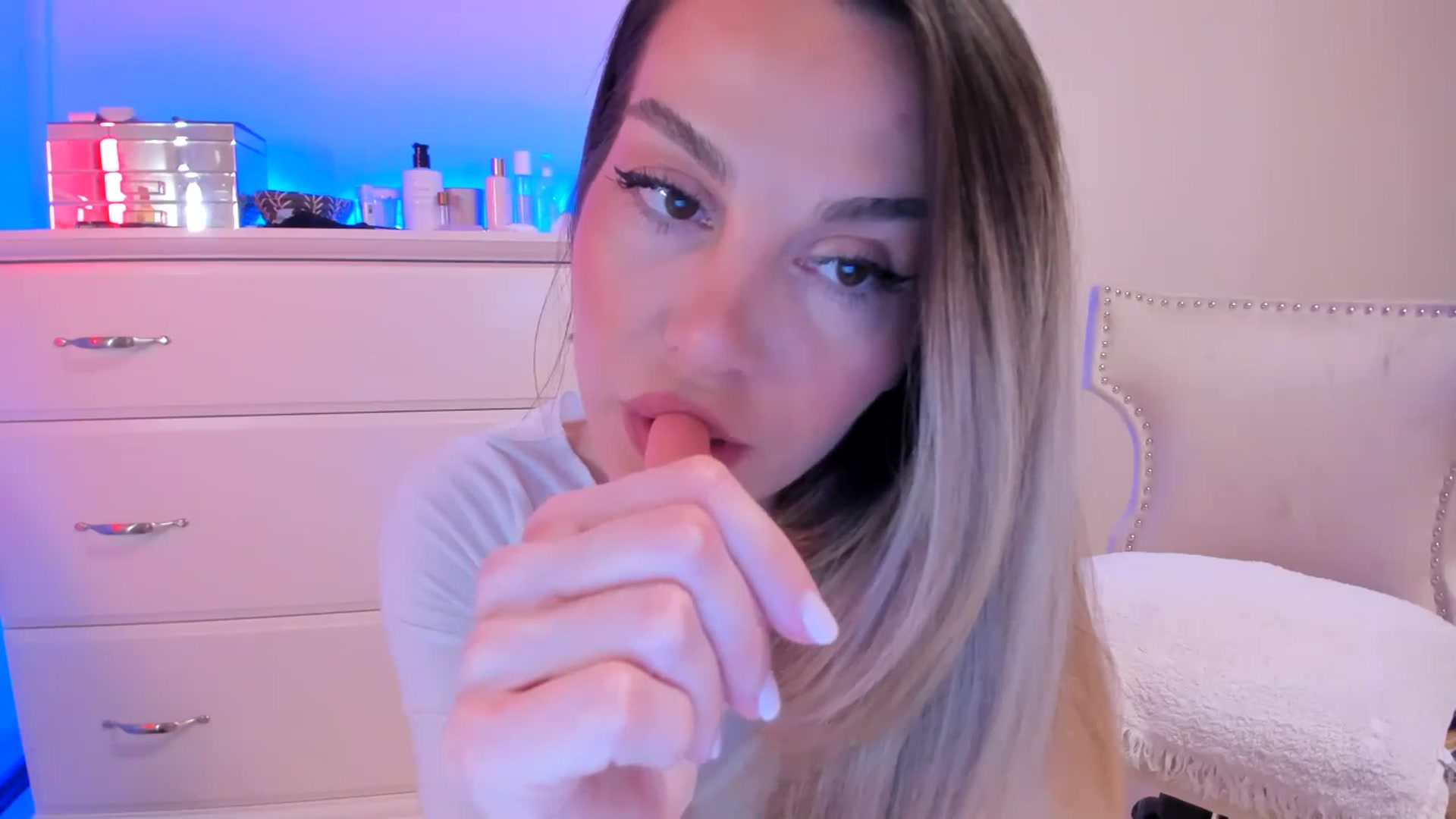 Gallery image thumbnail from Alesia_'s myfreecams stream on, 02/01/2025, 24:38 image 14 of 20