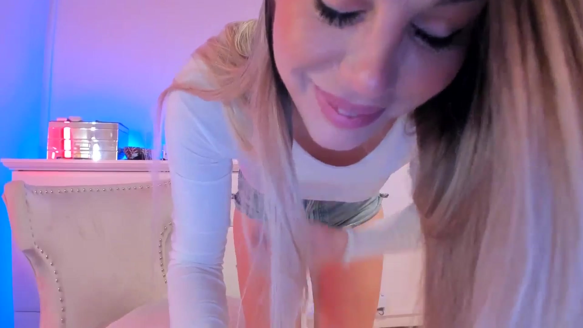 Gallery image thumbnail from Alesia_'s myfreecams stream on, 02/01/2025, 24:38 image 15 of 20