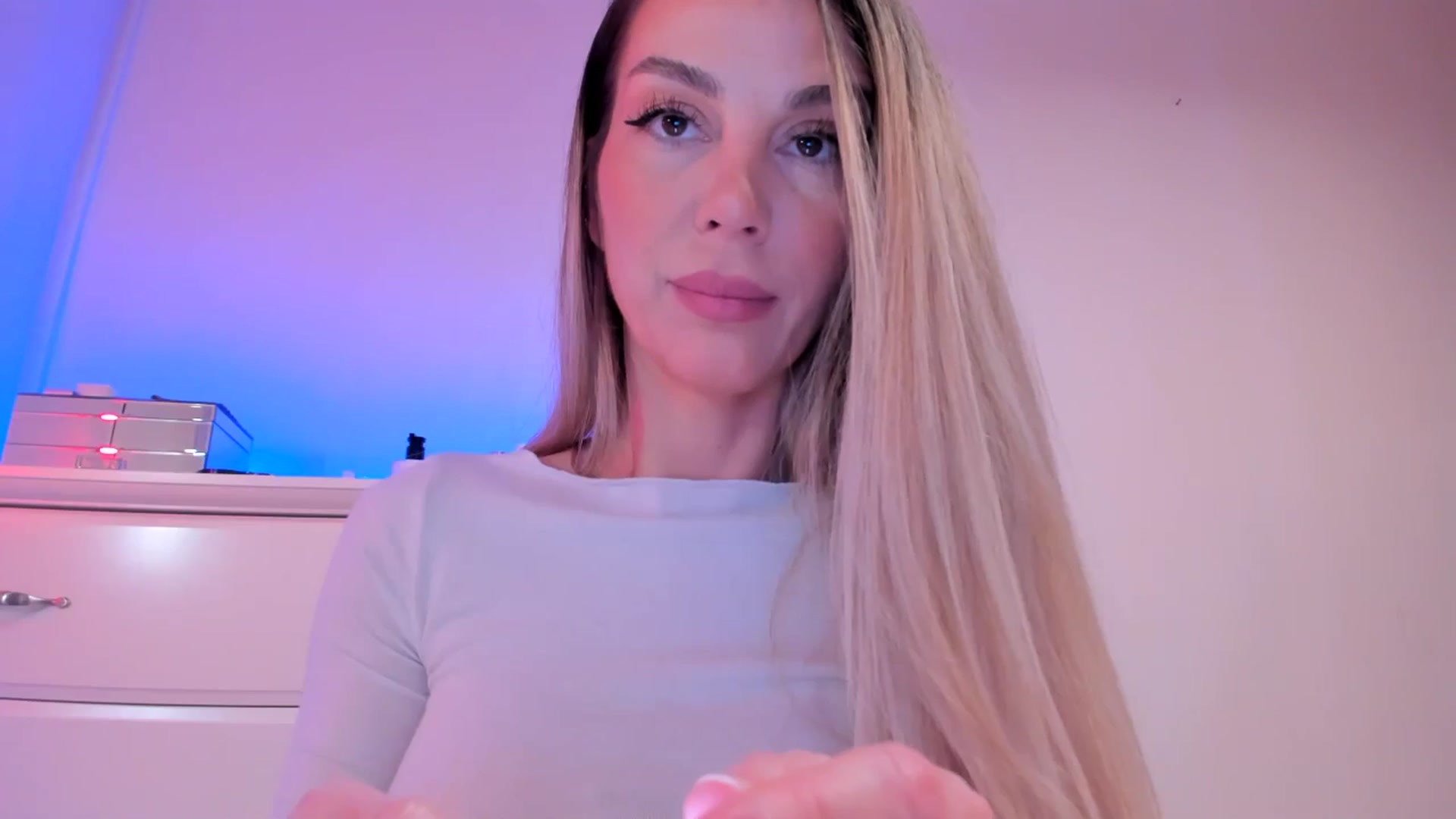 Gallery image thumbnail from Alesia_'s myfreecams stream on, 02/01/2025, 24:38 image 6 of 20
