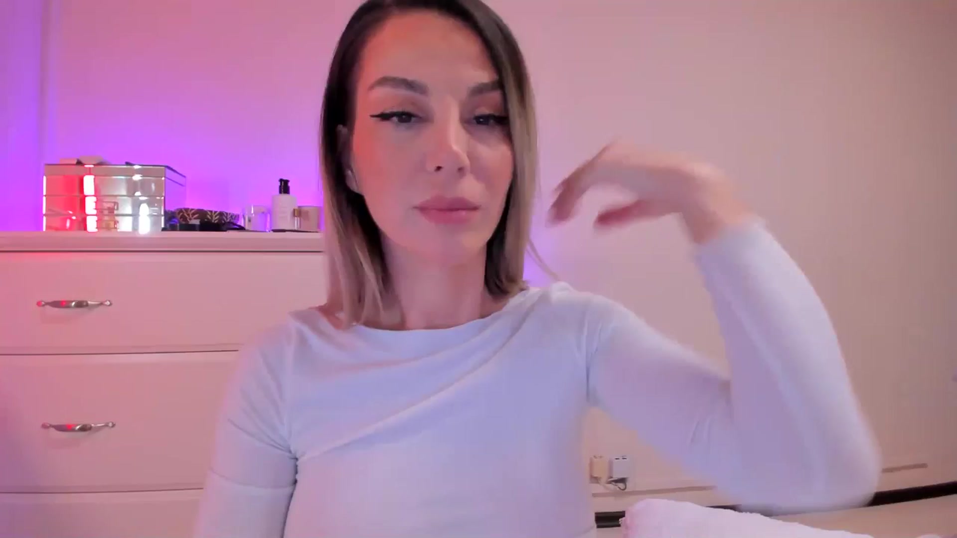 Gallery image thumbnail from Alesia_'s myfreecams stream on, 02/01/2025, 24:38 image 2 of 20