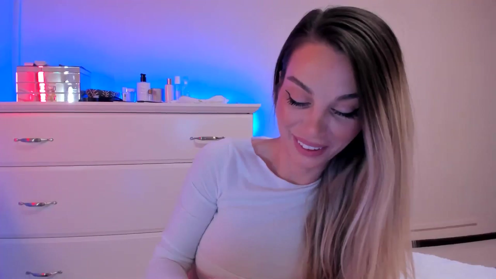 Gallery image thumbnail from Alesia_'s myfreecams stream on, 02/01/2025, 24:38 image 5 of 20