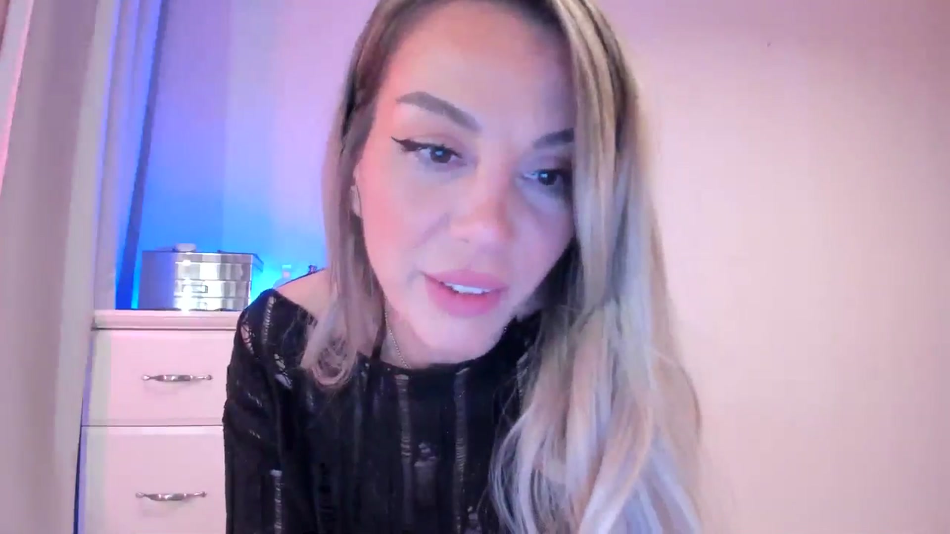 Gallery image thumbnail from Alesia_'s myfreecams stream on, 02/04/2025, 22:35 image 20 of 20