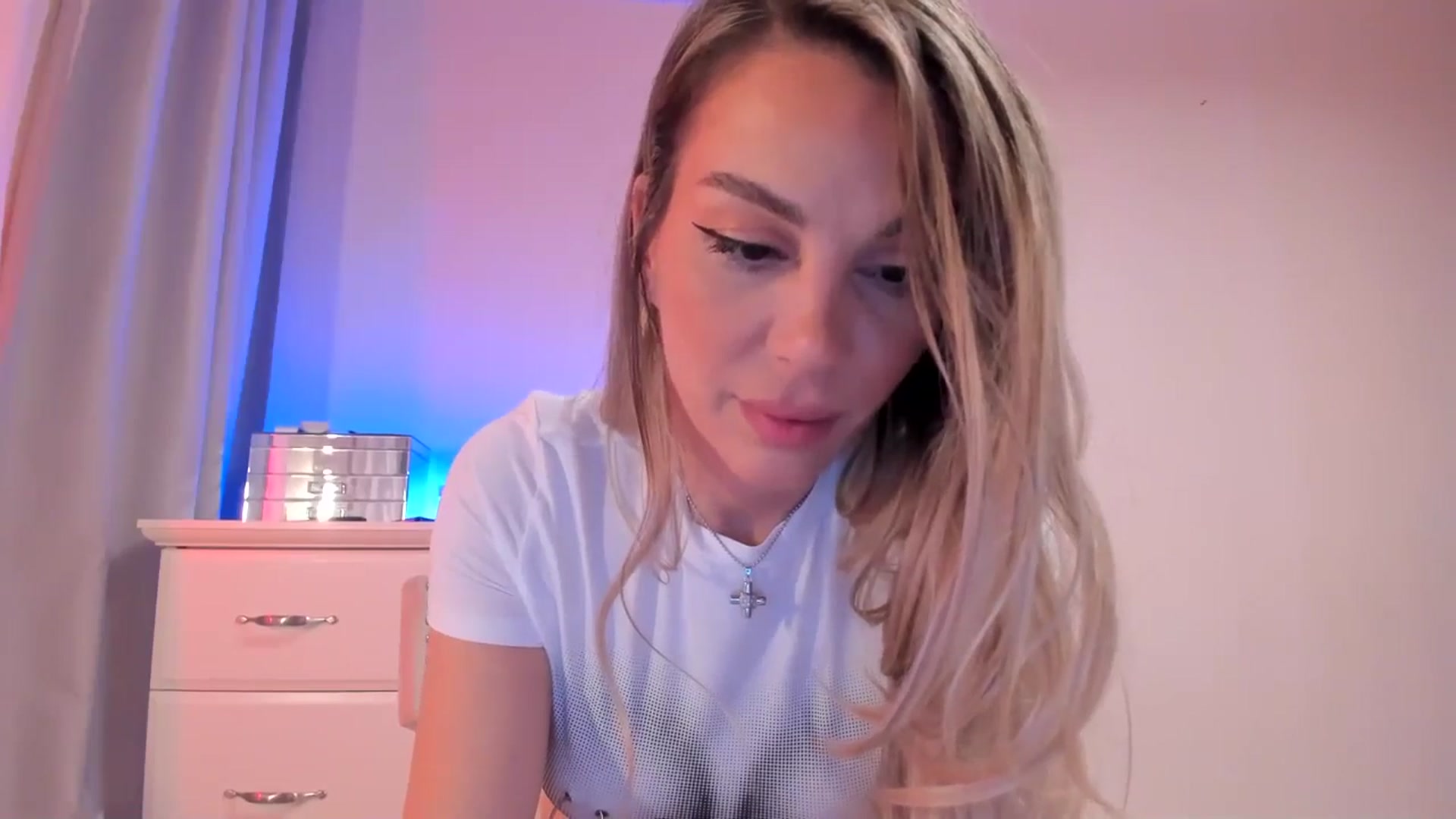 Gallery image thumbnail from Alesia_'s myfreecams stream on, 02/07/2025, 24:44 image 17 of 20
