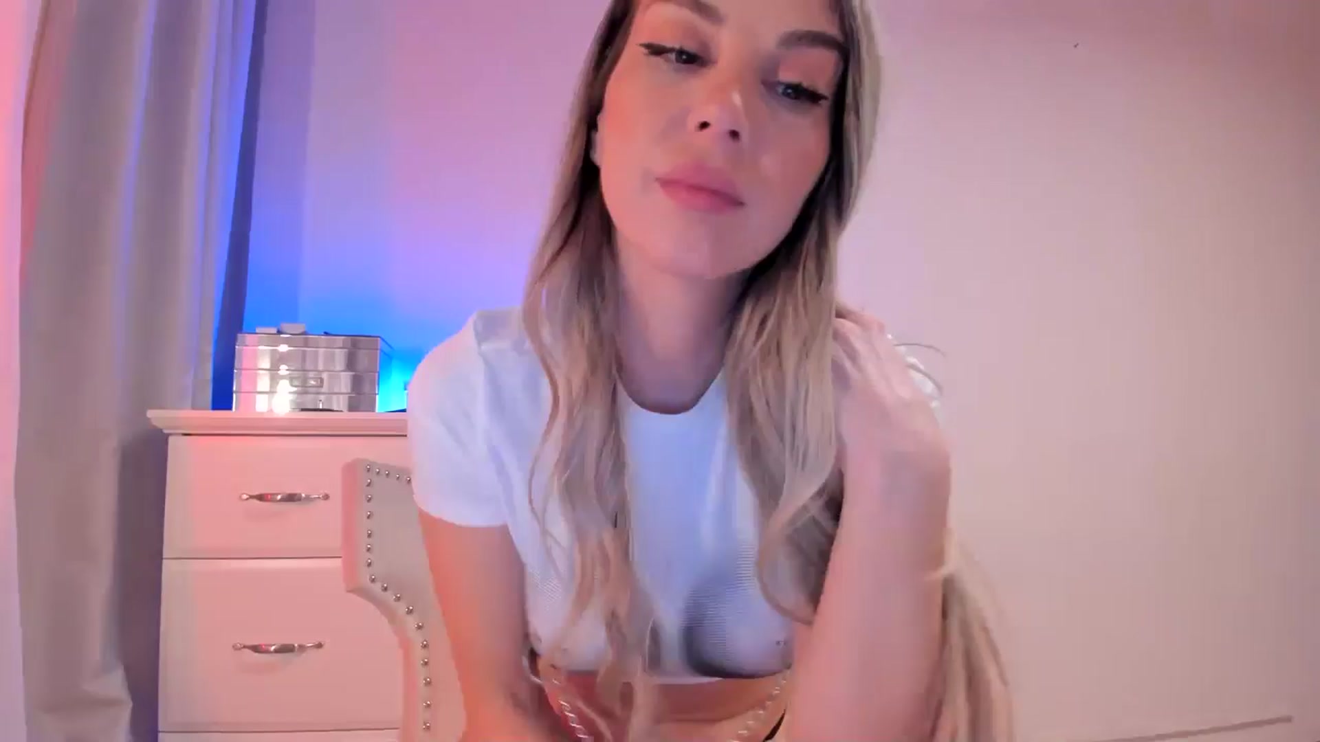 Gallery image thumbnail from Alesia_'s myfreecams stream on, 02/07/2025, 24:44 image 1 of 20