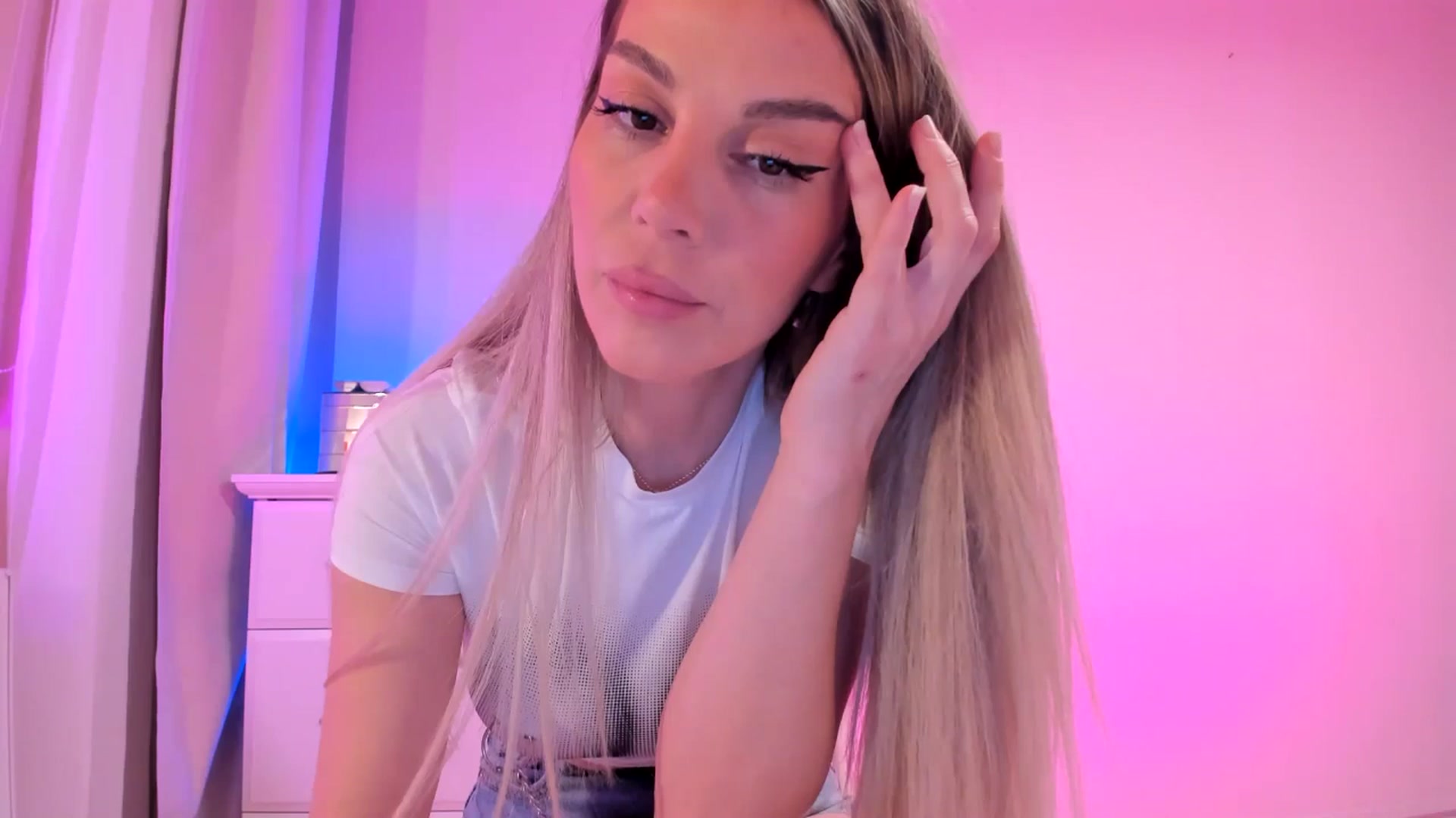 Gallery image thumbnail from Alesia_'s myfreecams stream on, 02/07/2025, 23:36 image 18 of 20