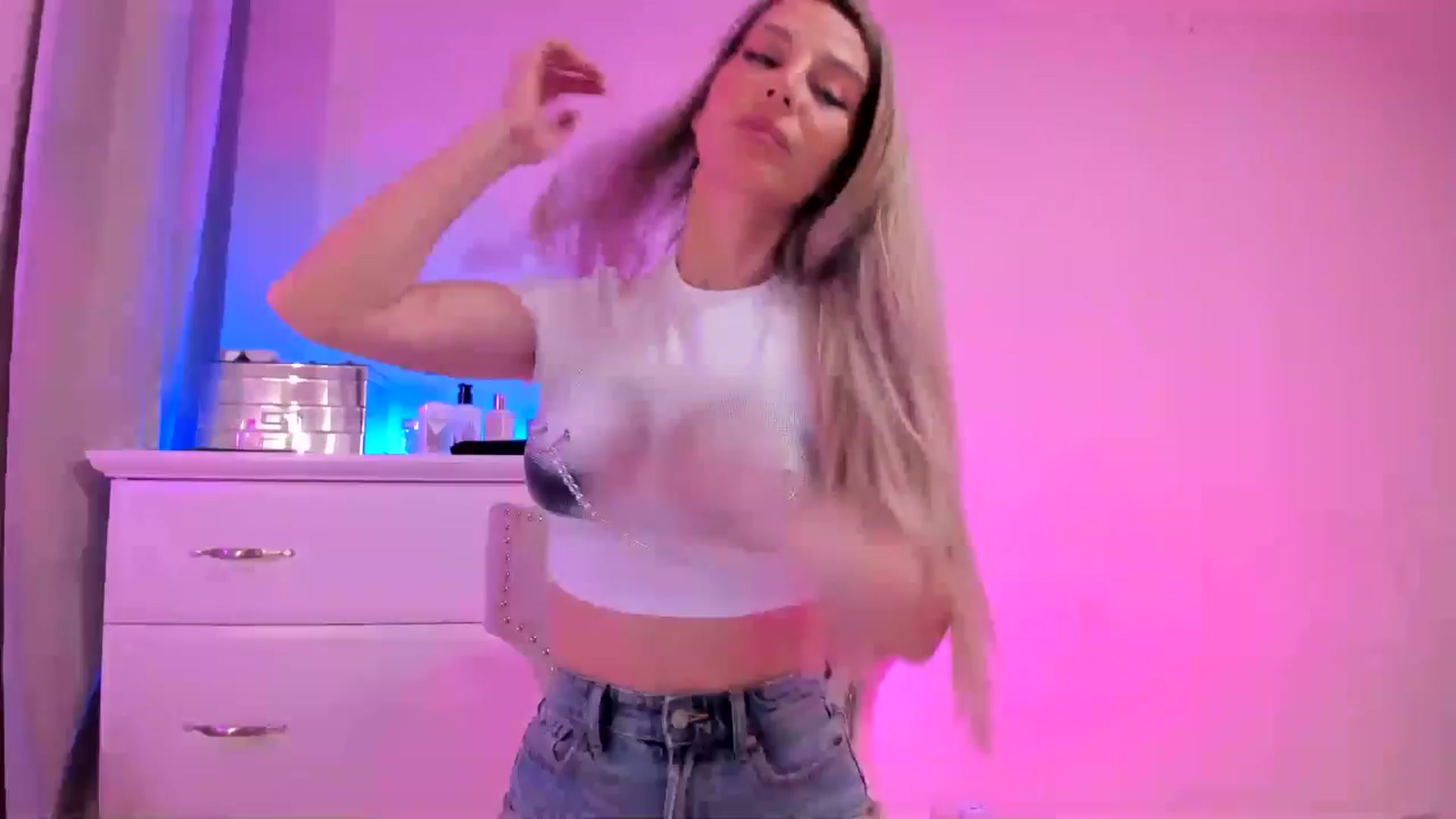 Gallery image thumbnail from Alesia_'s myfreecams stream on, 02/07/2025, 23:36 image 1 of 20