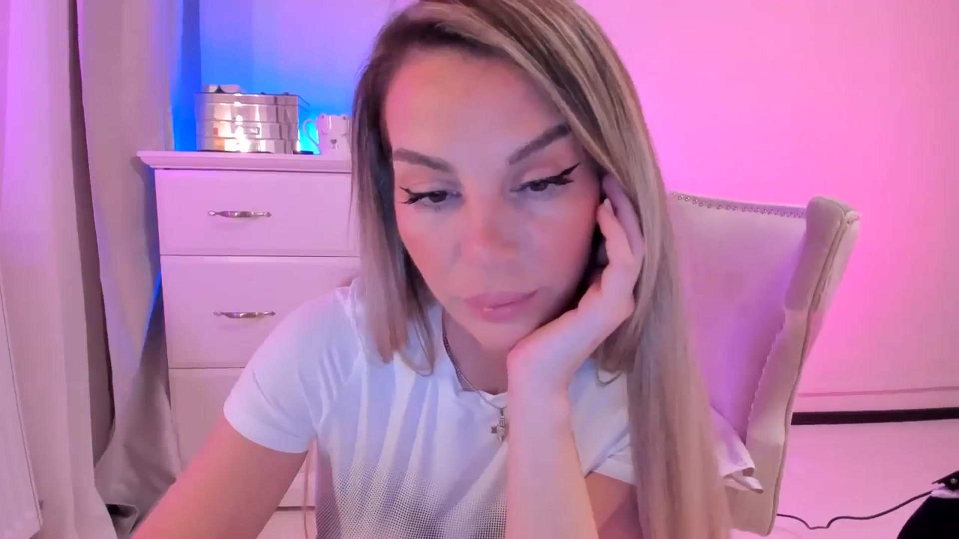 Gallery image thumbnail from Alesia_'s myfreecams stream on, 02/07/2025, 23:36 image 19 of 20