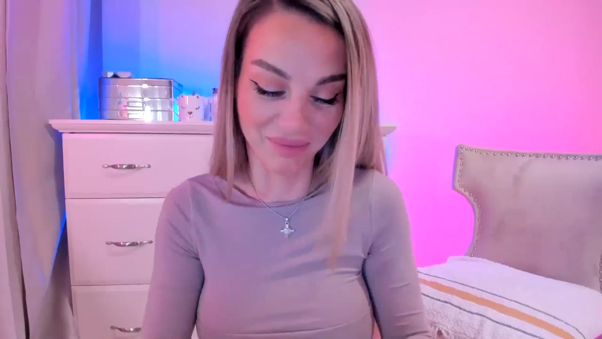 Gallery image thumbnail from Alesia_'s myfreecams stream on, 02/08/2025, 22:20 image 19 of 20