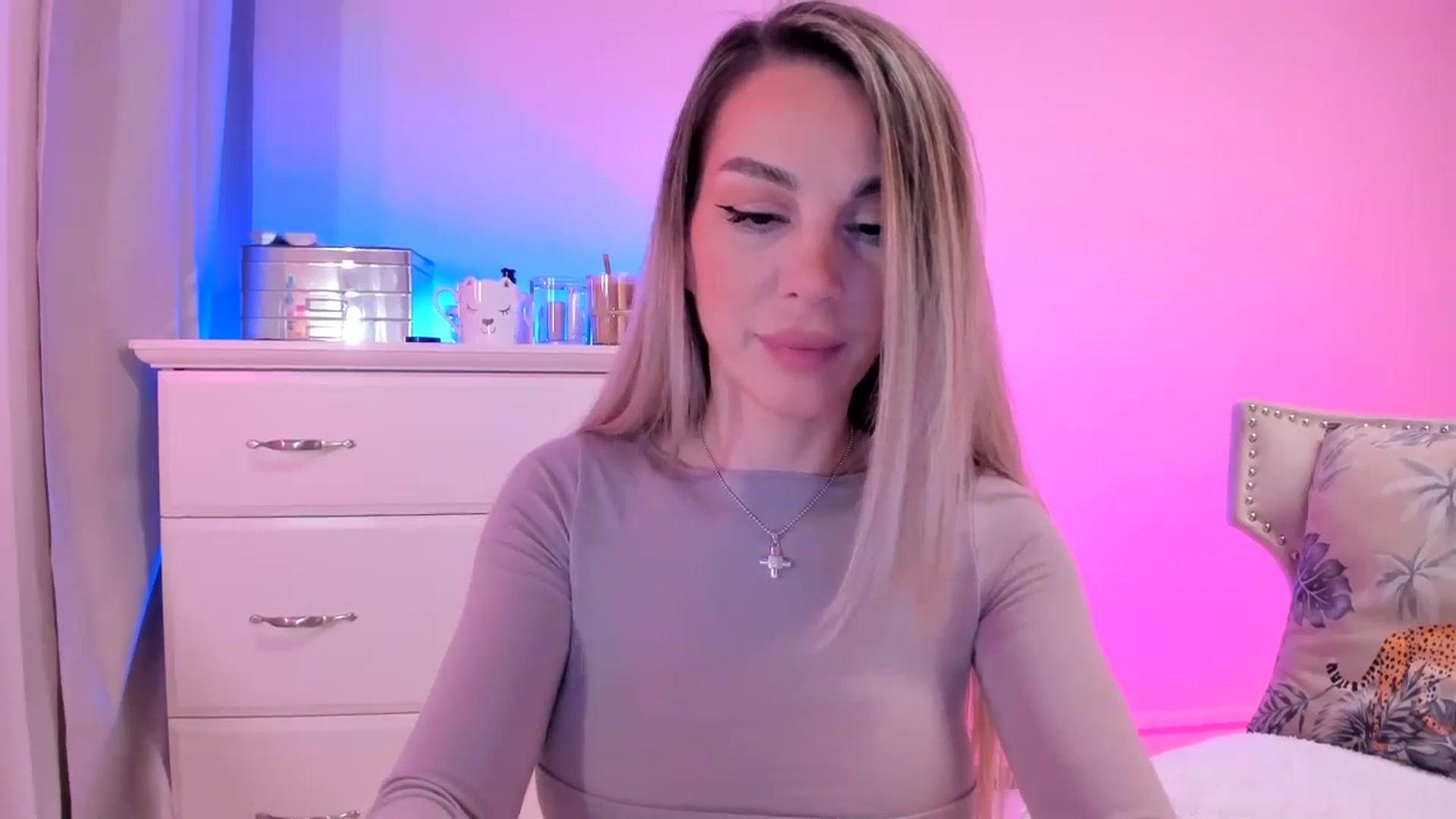 Gallery image thumbnail from Alesia_'s myfreecams stream on, 02/08/2025, 22:20 image 5 of 20