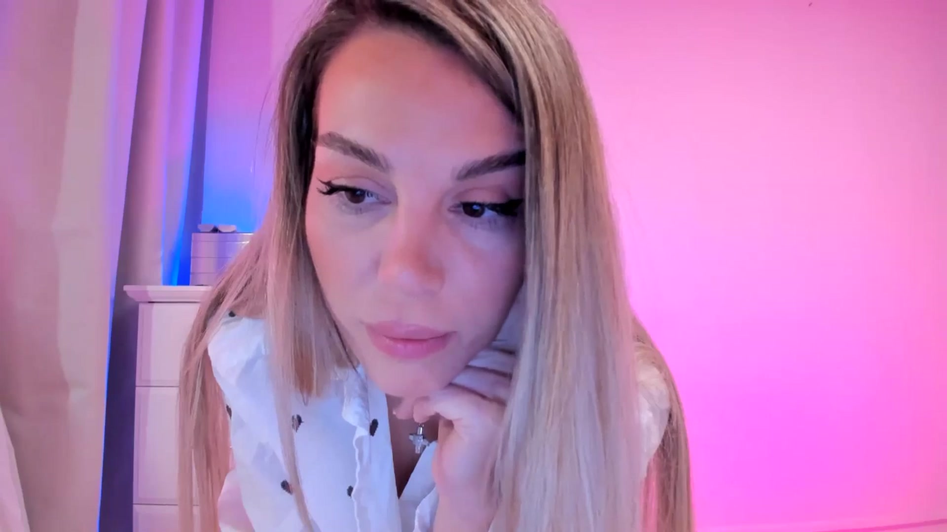 Gallery image thumbnail from Alesia_'s myfreecams stream on, 02/09/2025, 01:58 image 12 of 20