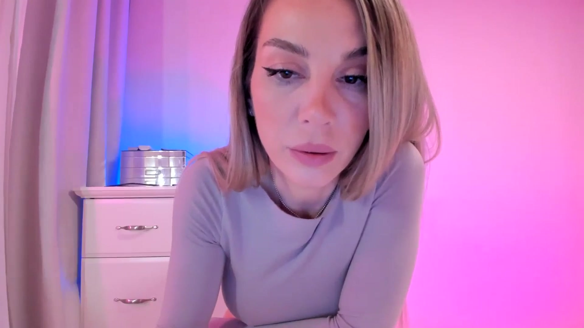 Gallery image thumbnail from Alesia_'s myfreecams stream on, 02/14/2025, 24:24 image 6 of 20