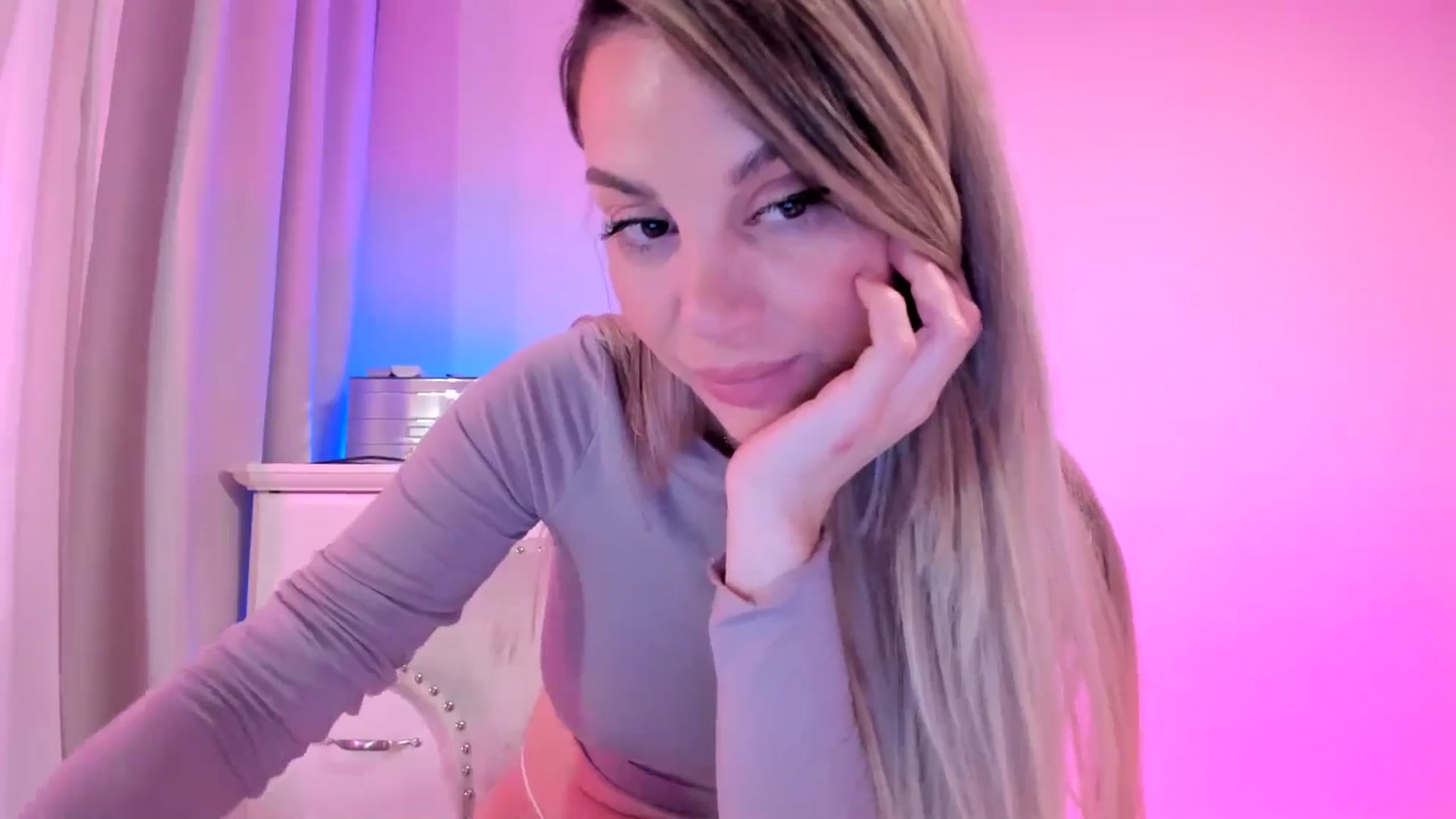 Gallery image thumbnail from Alesia_'s myfreecams stream on, 02/14/2025, 01:29 image 8 of 20