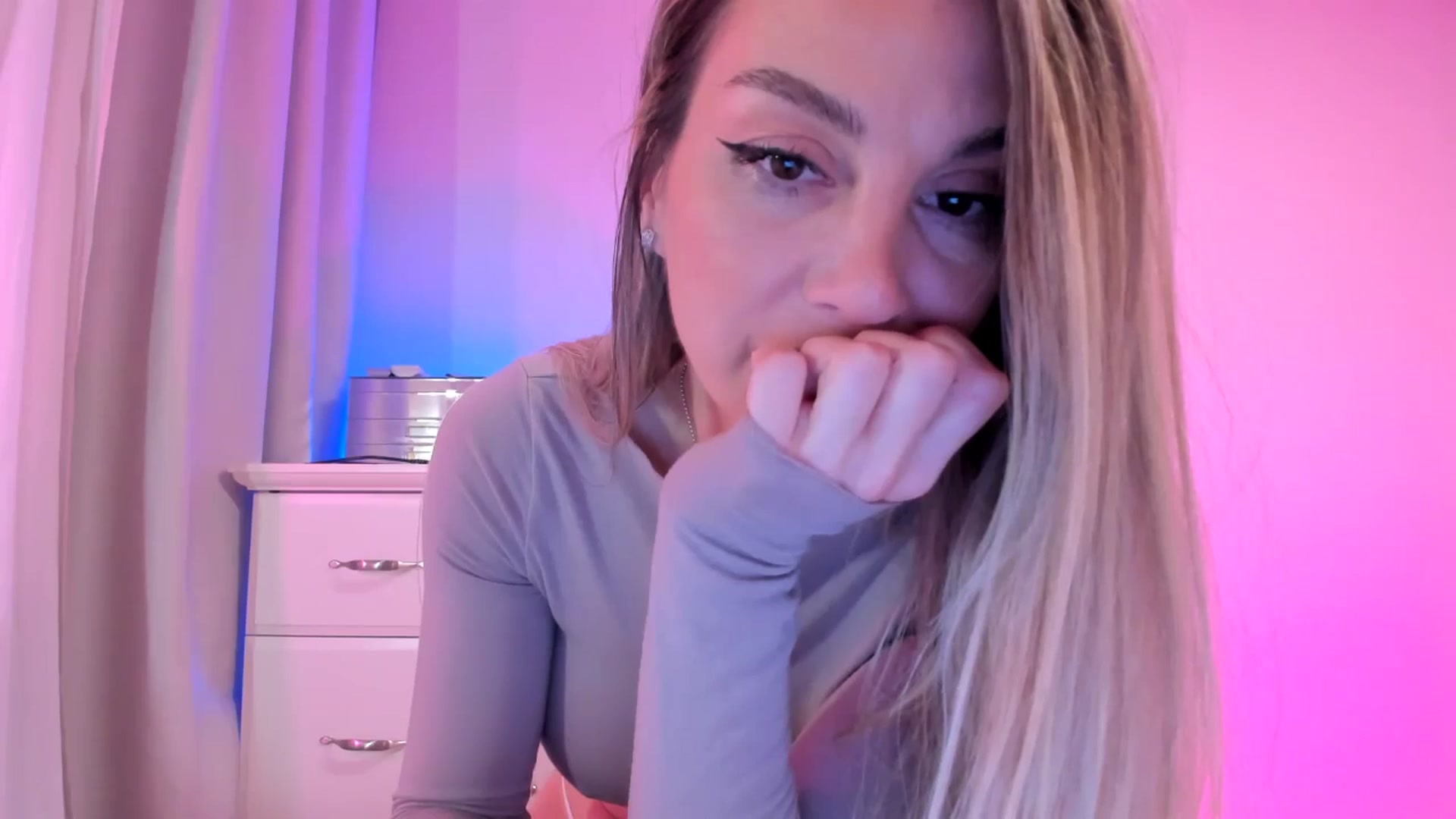 Gallery image thumbnail from Alesia_'s myfreecams stream on, 02/14/2025, 01:29 image 7 of 20