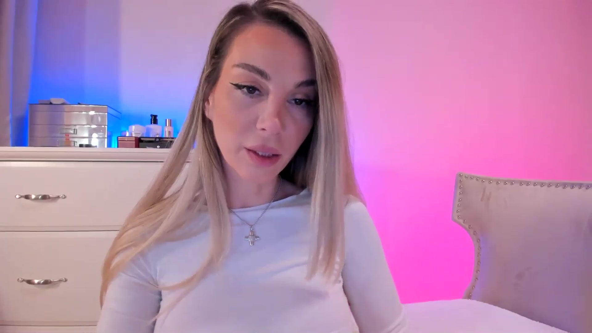 Gallery image thumbnail from Alesia_'s myfreecams stream on, 02/16/2025, 24:03 image 5 of 20