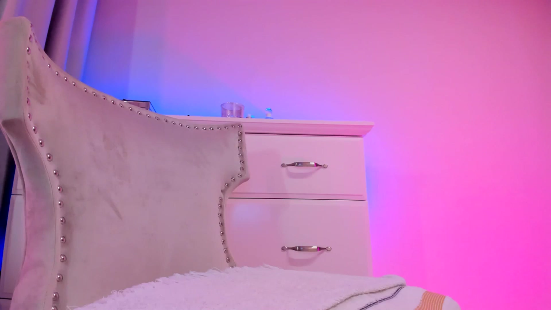 Gallery image thumbnail from Alesia_'s myfreecams stream on, 02/16/2025, 01:16 image 5 of 20