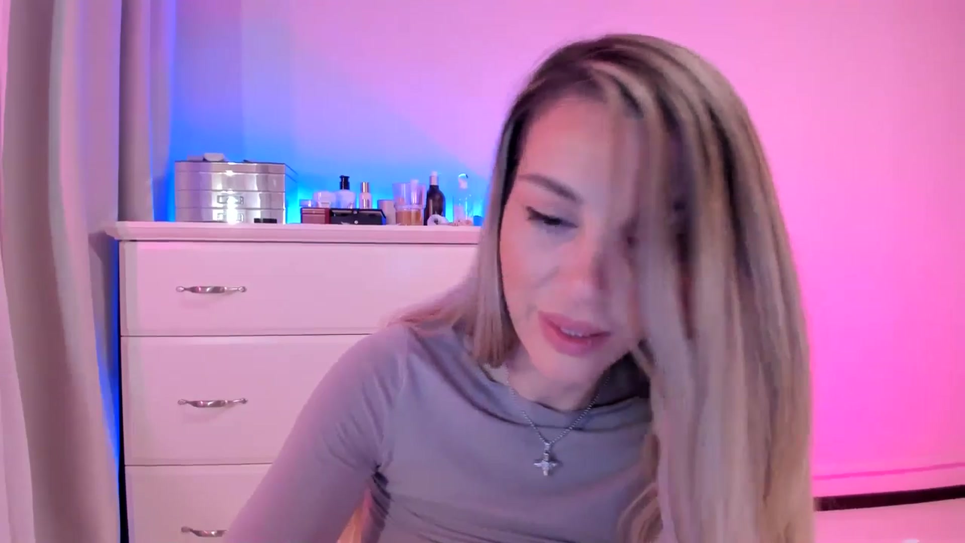 Gallery image thumbnail from Alesia_'s myfreecams stream on, 02/16/2025, 01:16 image 10 of 20