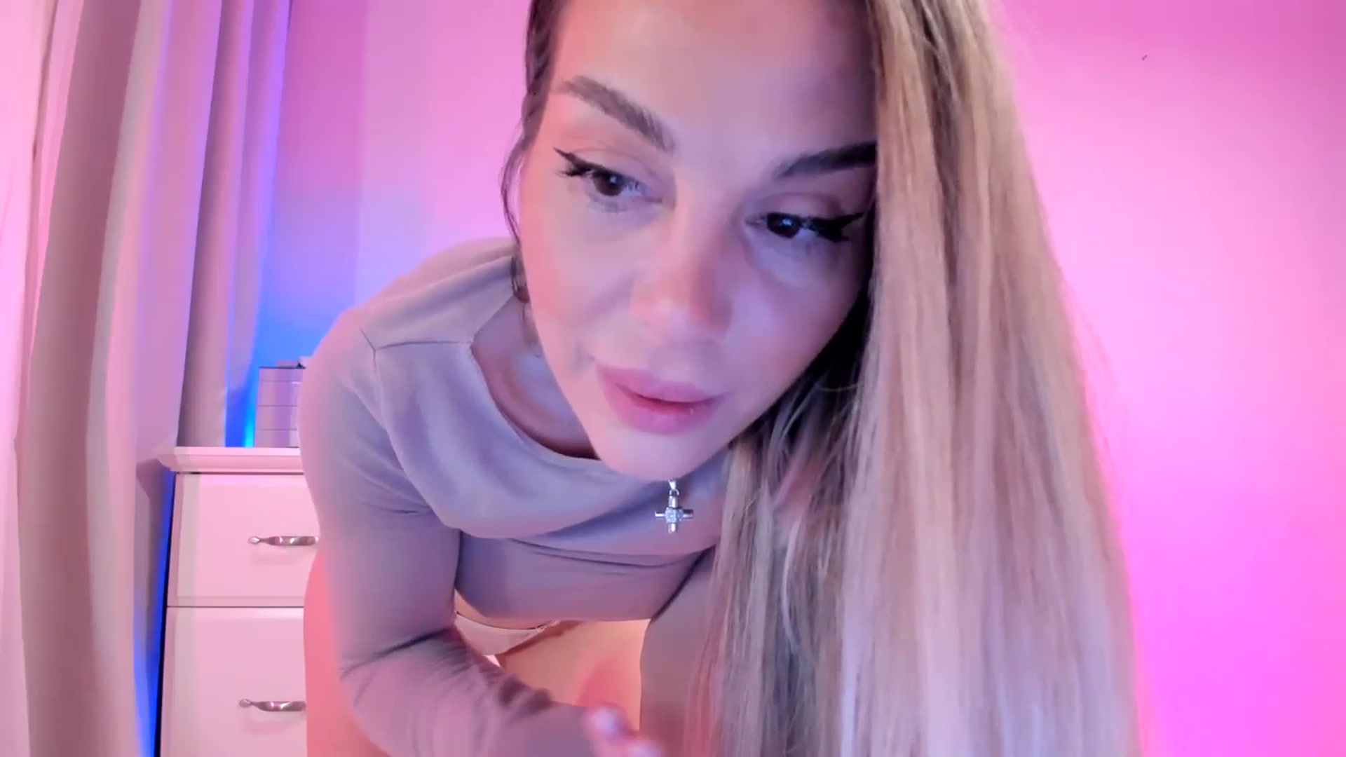 Gallery image thumbnail from Alesia_'s myfreecams stream on, 02/16/2025, 01:16 image 11 of 20